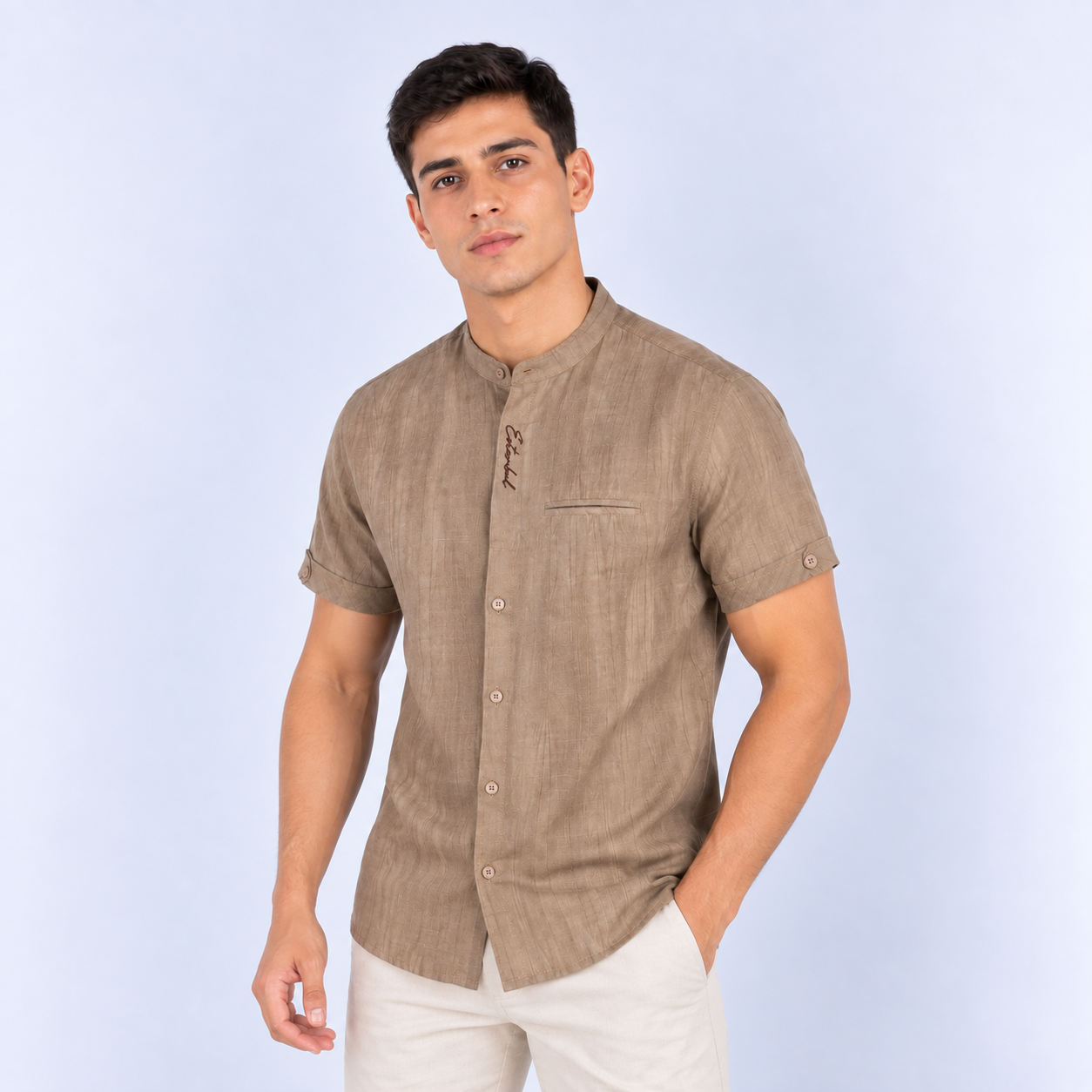 Camisa hombre cuello alto bordado