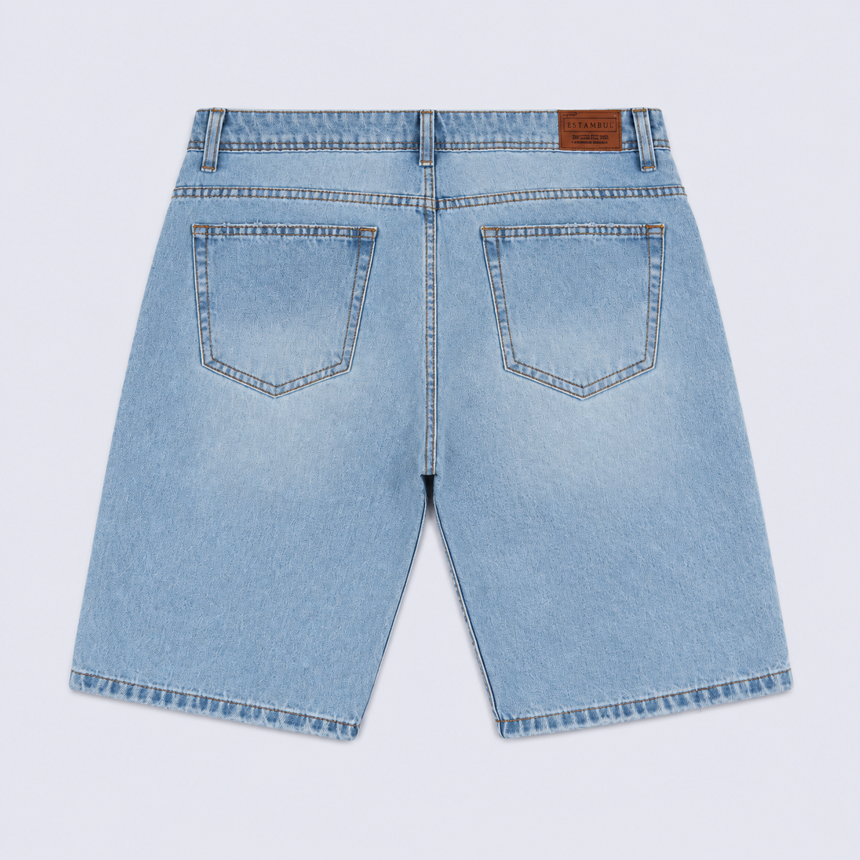 Bermuda hombre clara con desgaste