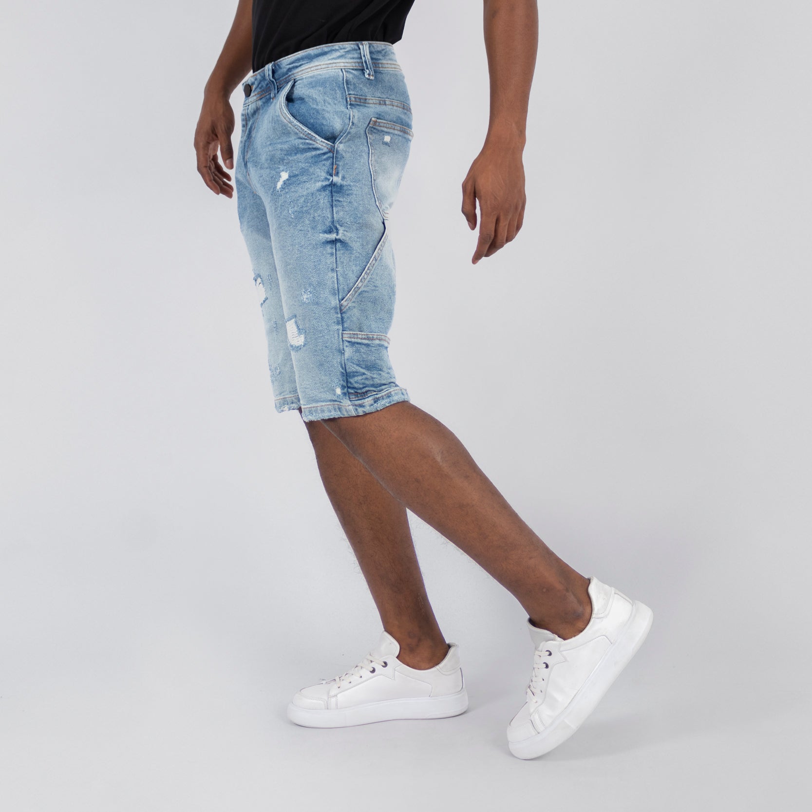 Bermuda hombre azul claro con rotos