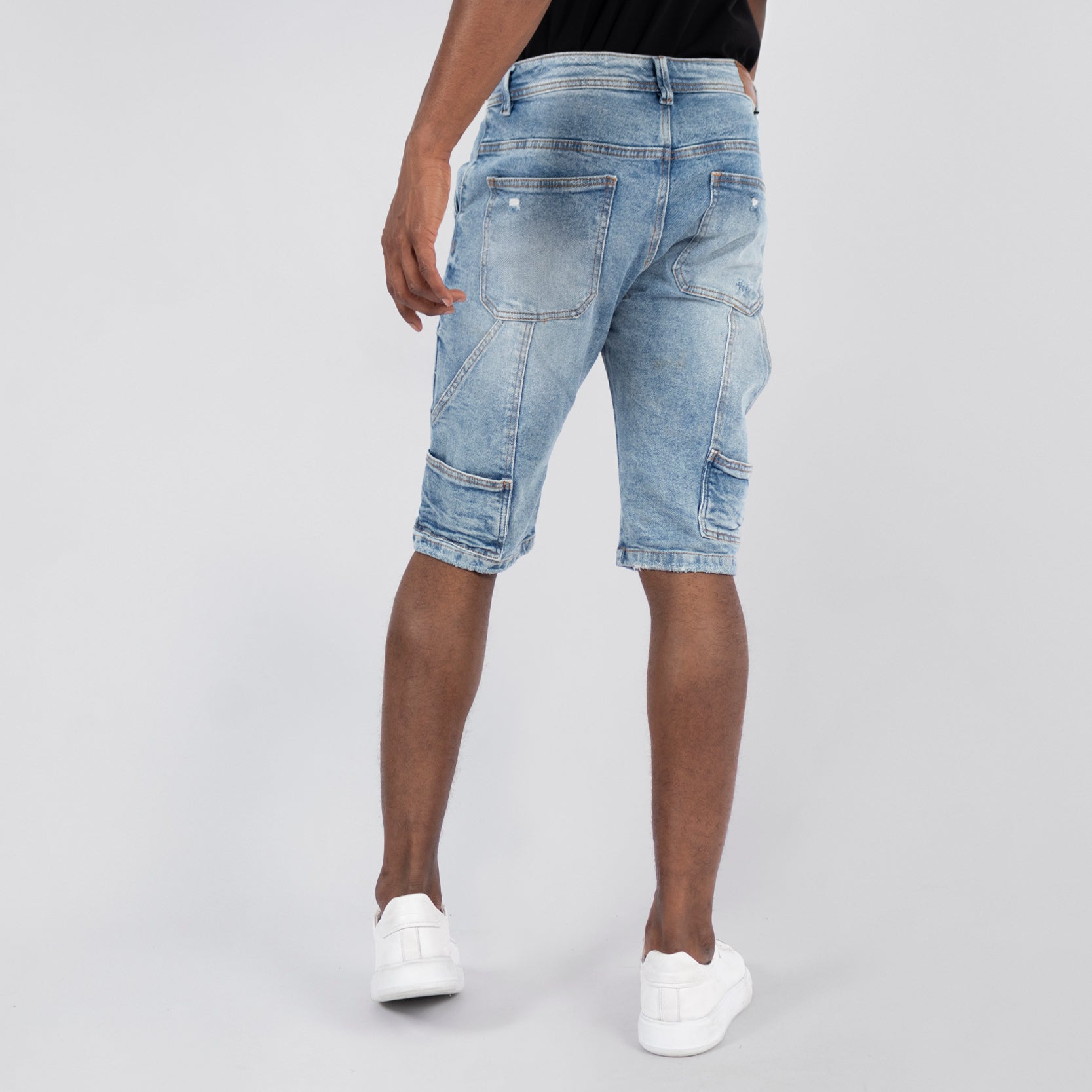 Bermuda hombre azul claro con rotos