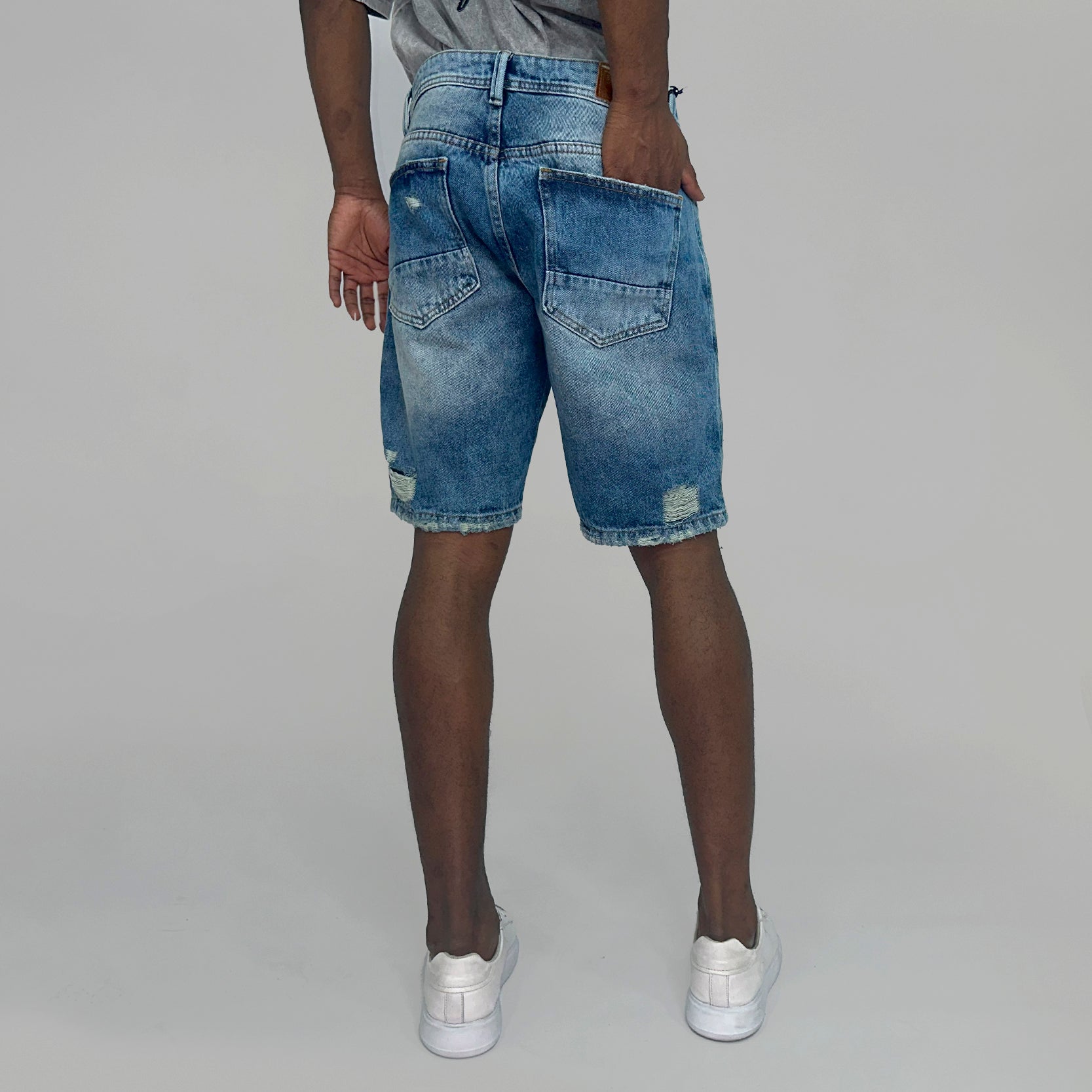 Bermuda hombre azul medio