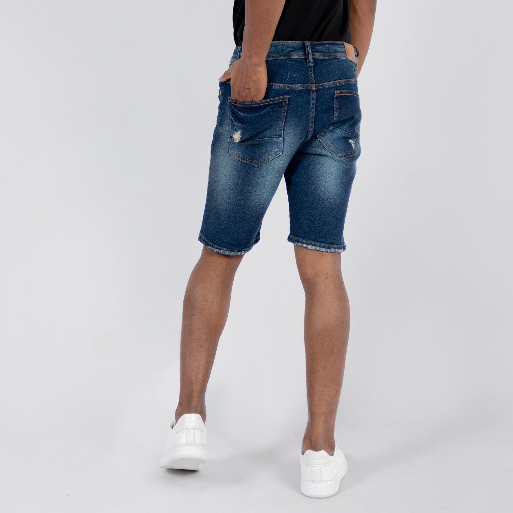 Bermuda hombre con rotos y parches