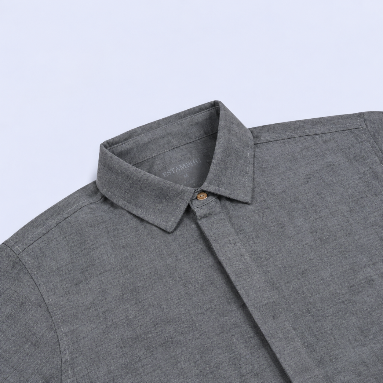 Camisa hombre cuello alto gris