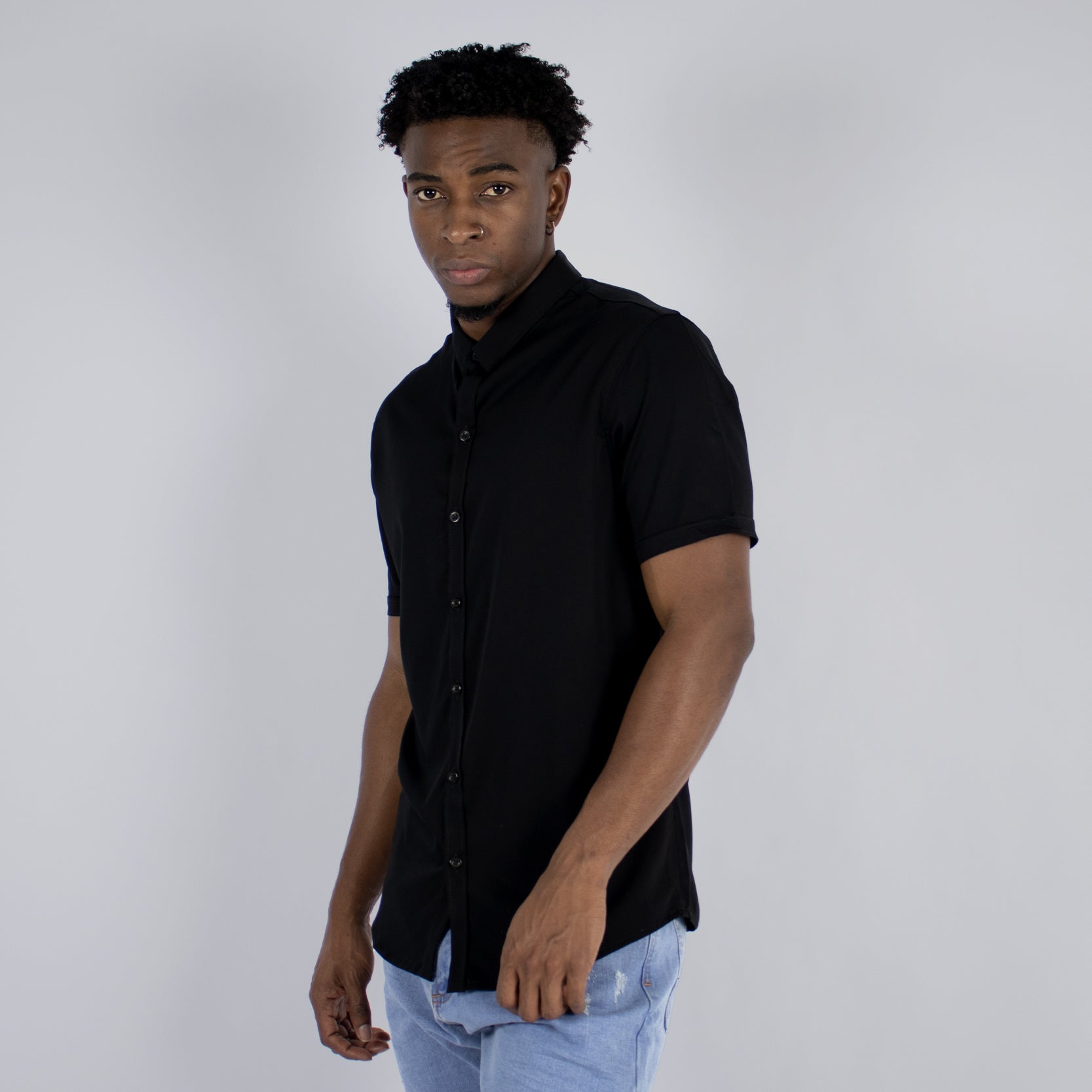 Camisa hombre basica cuello negra