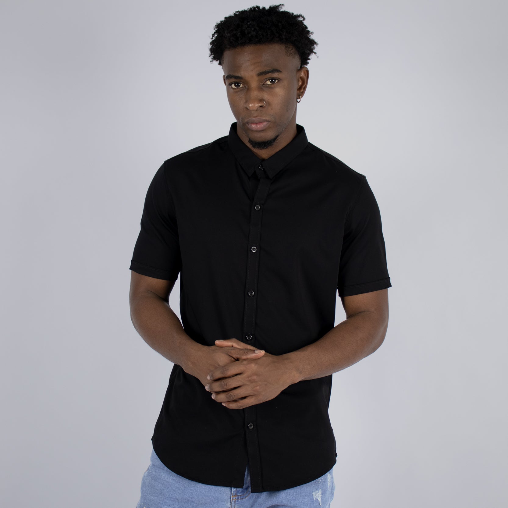 Camisa hombre basica cuello negra