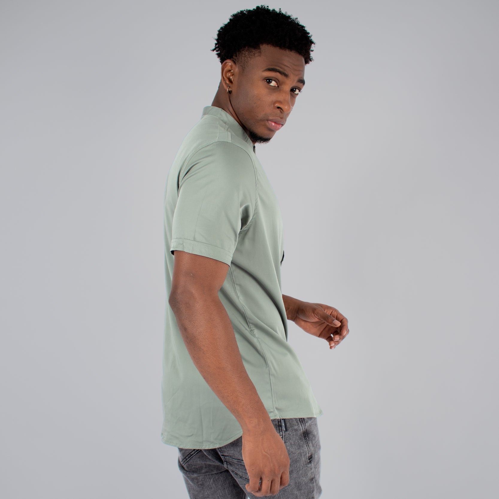 Camisa hombre basica salvia