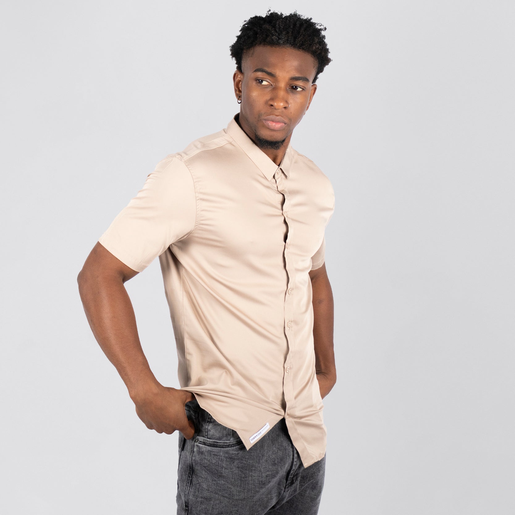 Camisa hombre basica cuello camel