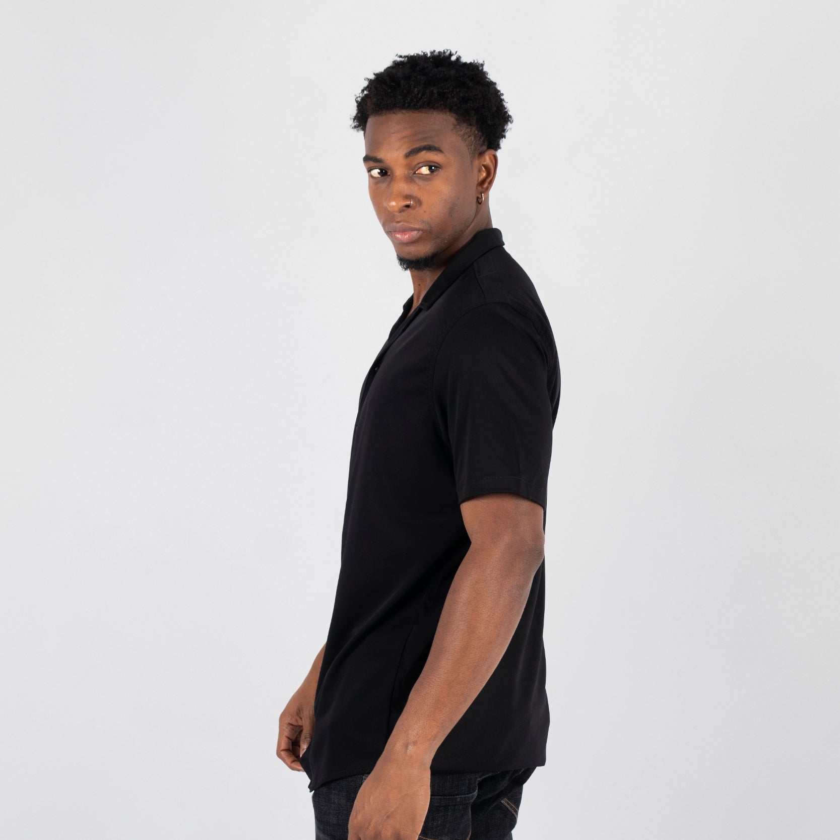 Camisa hombre cuello sport negra