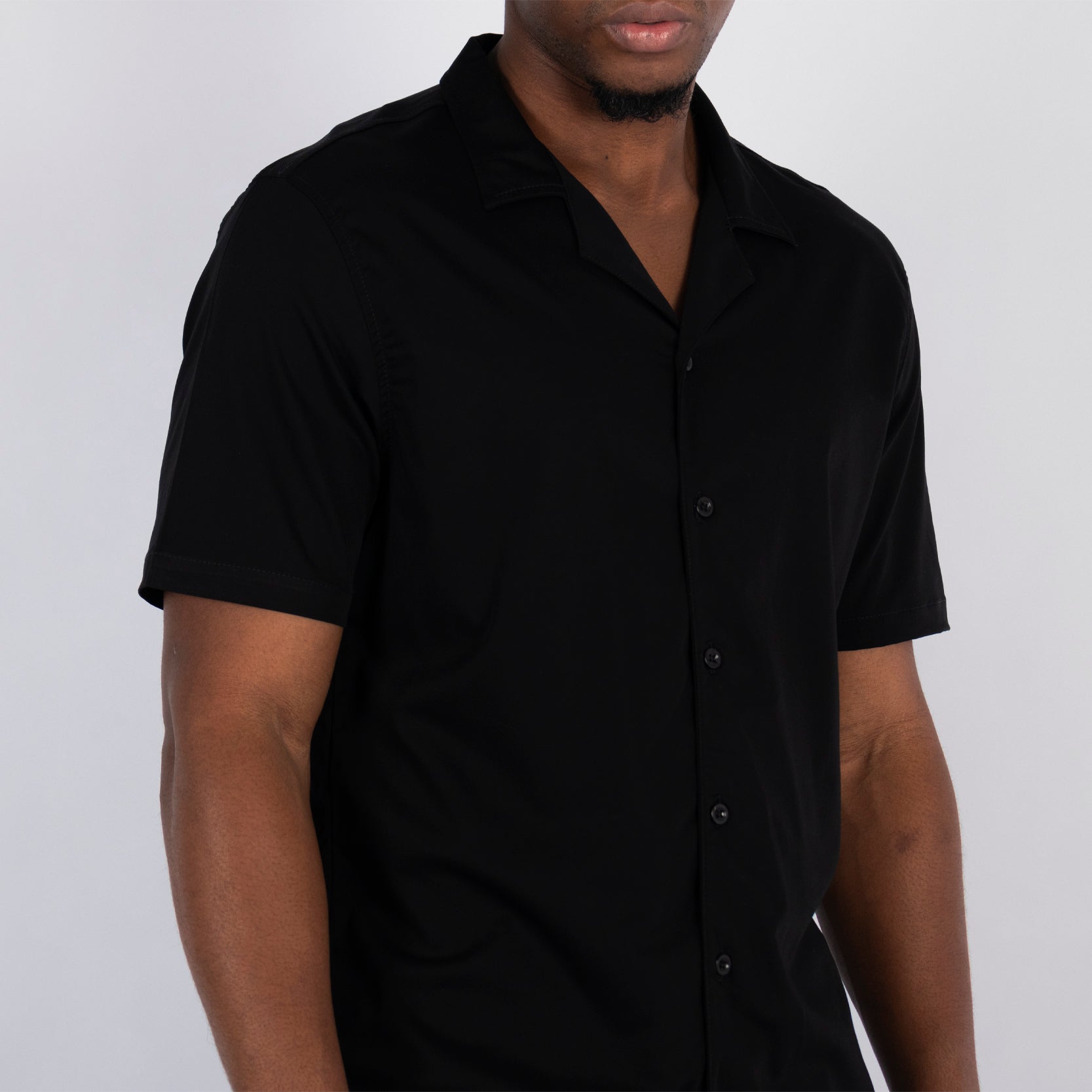 Camisa hombre cuello sport negra