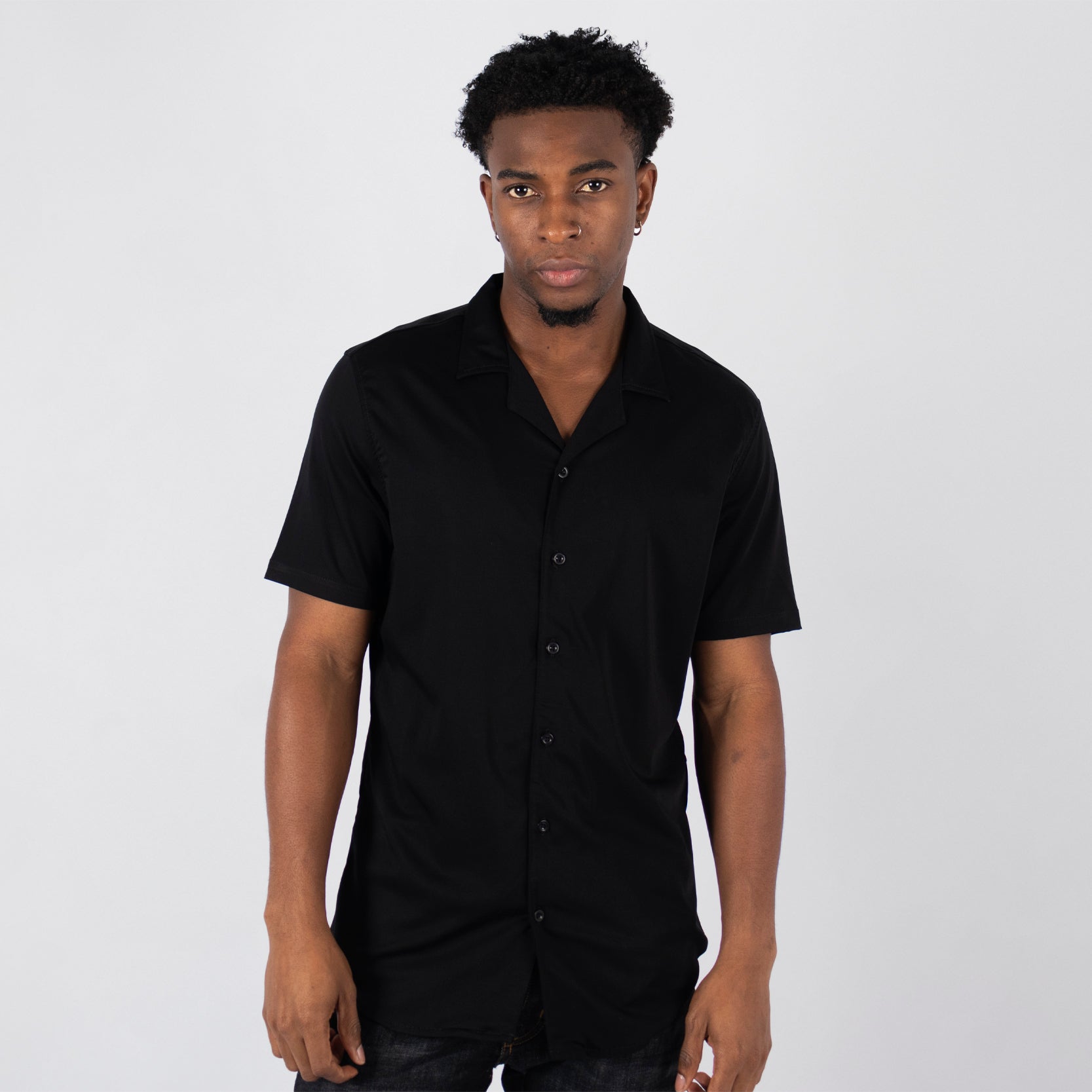 Camisa hombre cuello sport negra