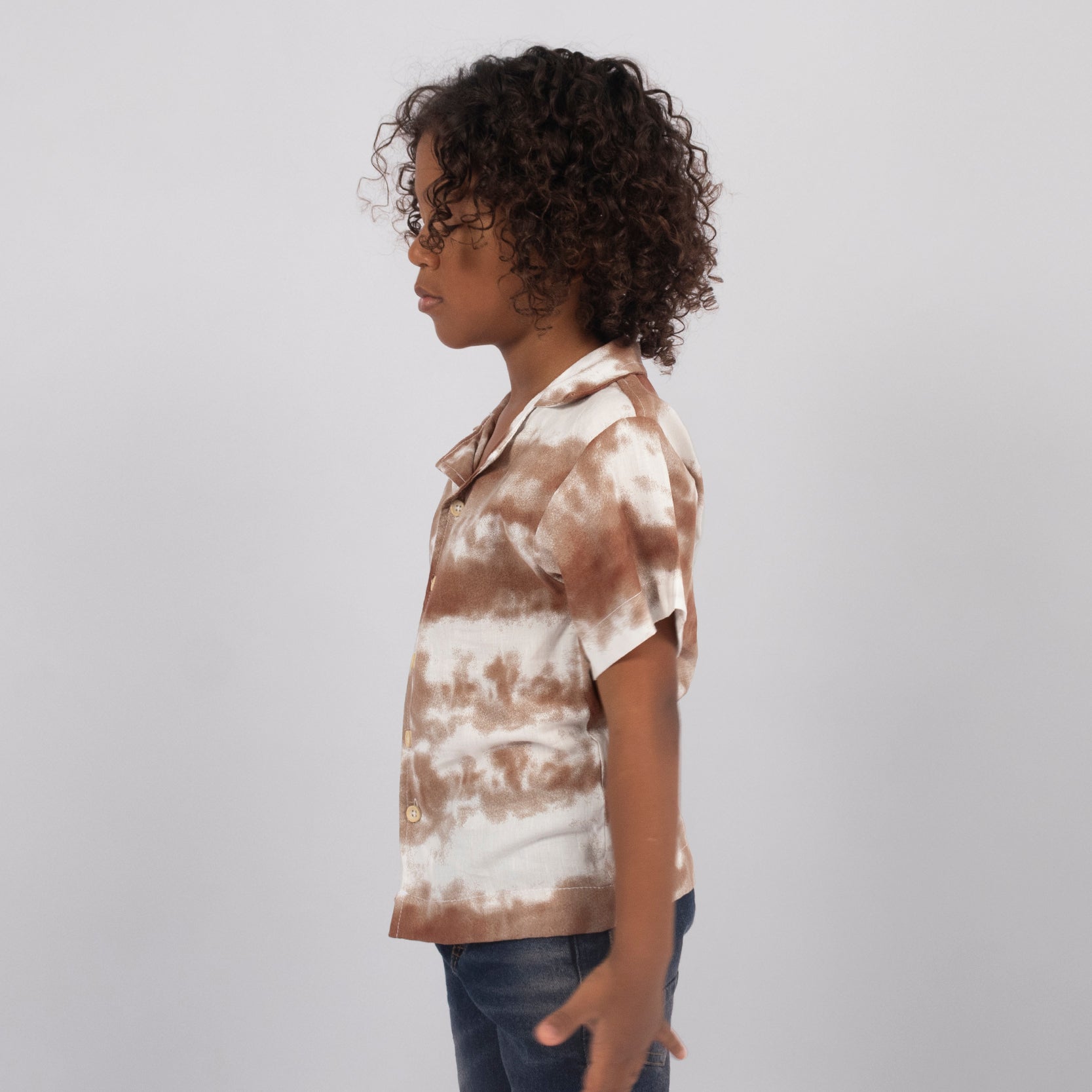 Camisa niño camel decorada