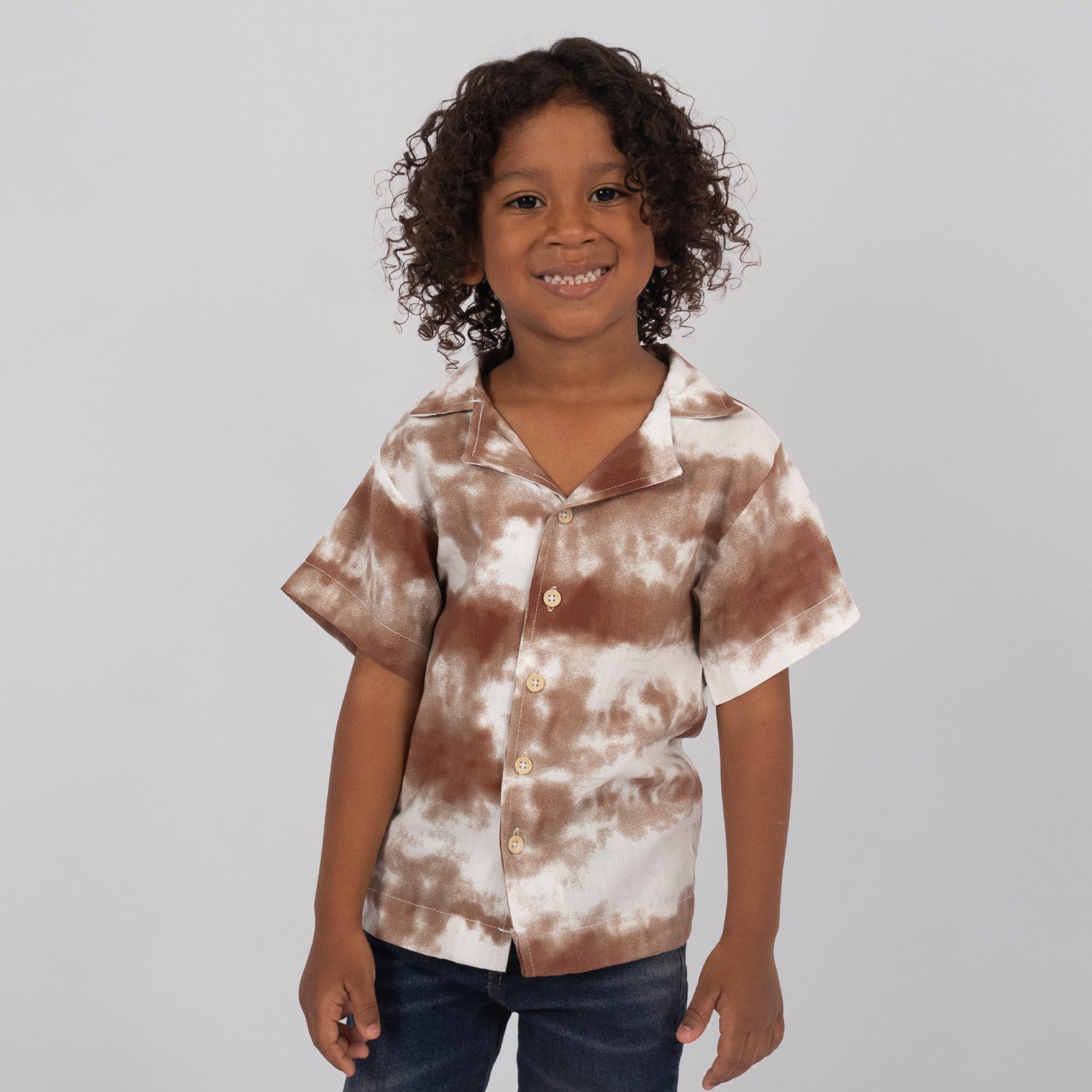 Camisa niño camel decorada