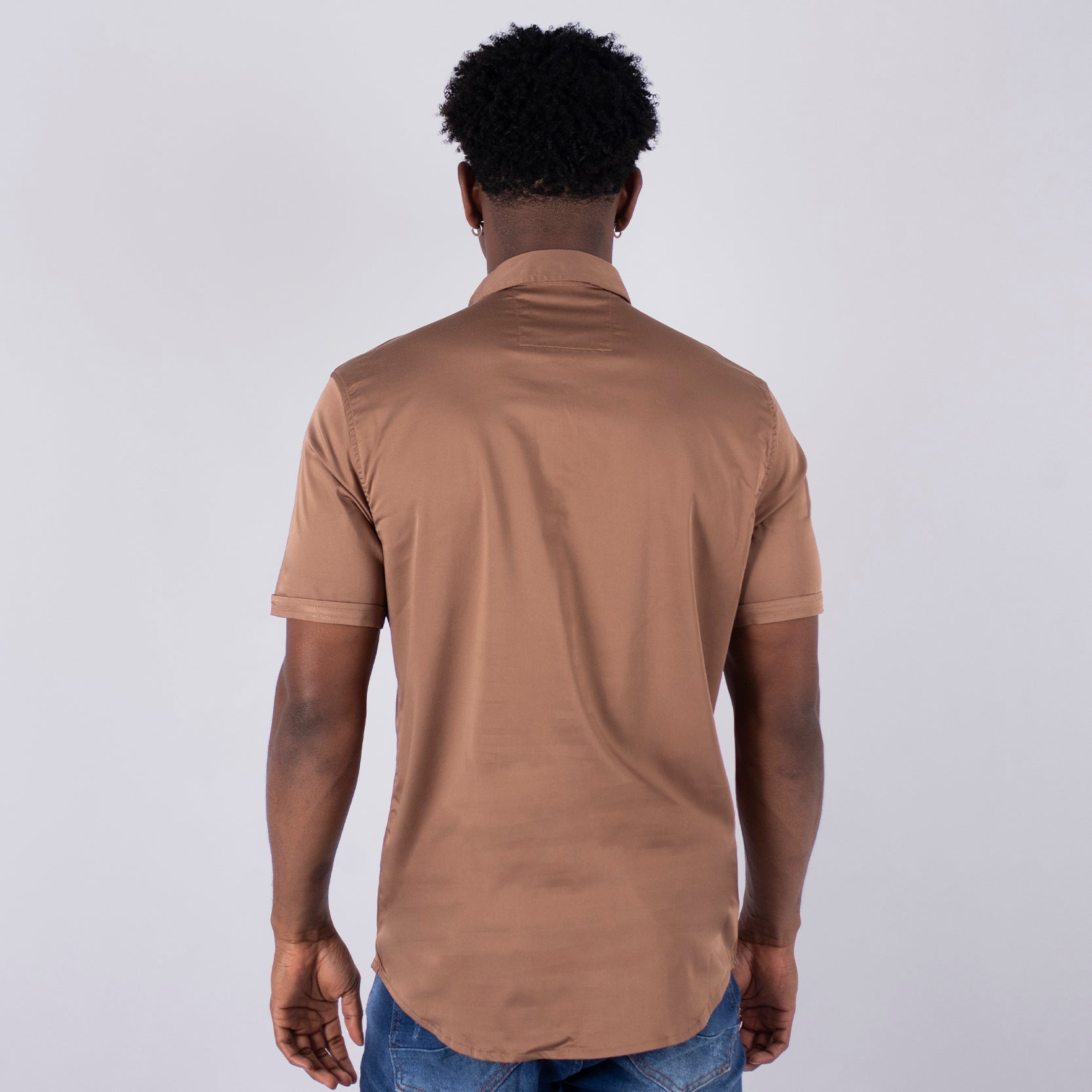Camisa hombre cuello alto camel
