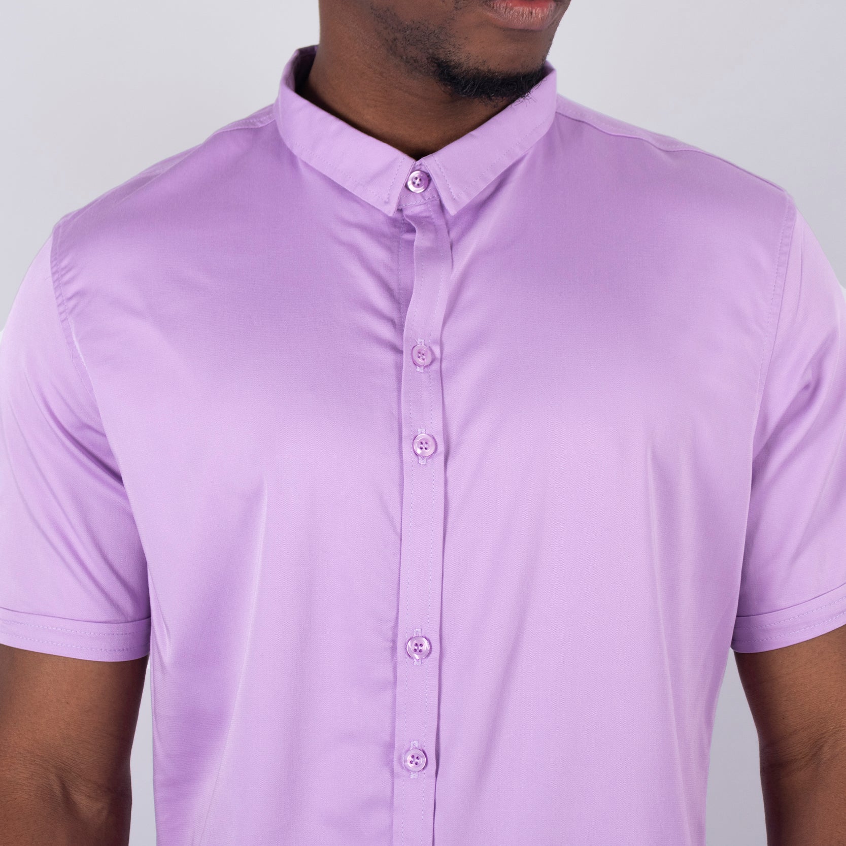 Camisa hombre basica cuello lila