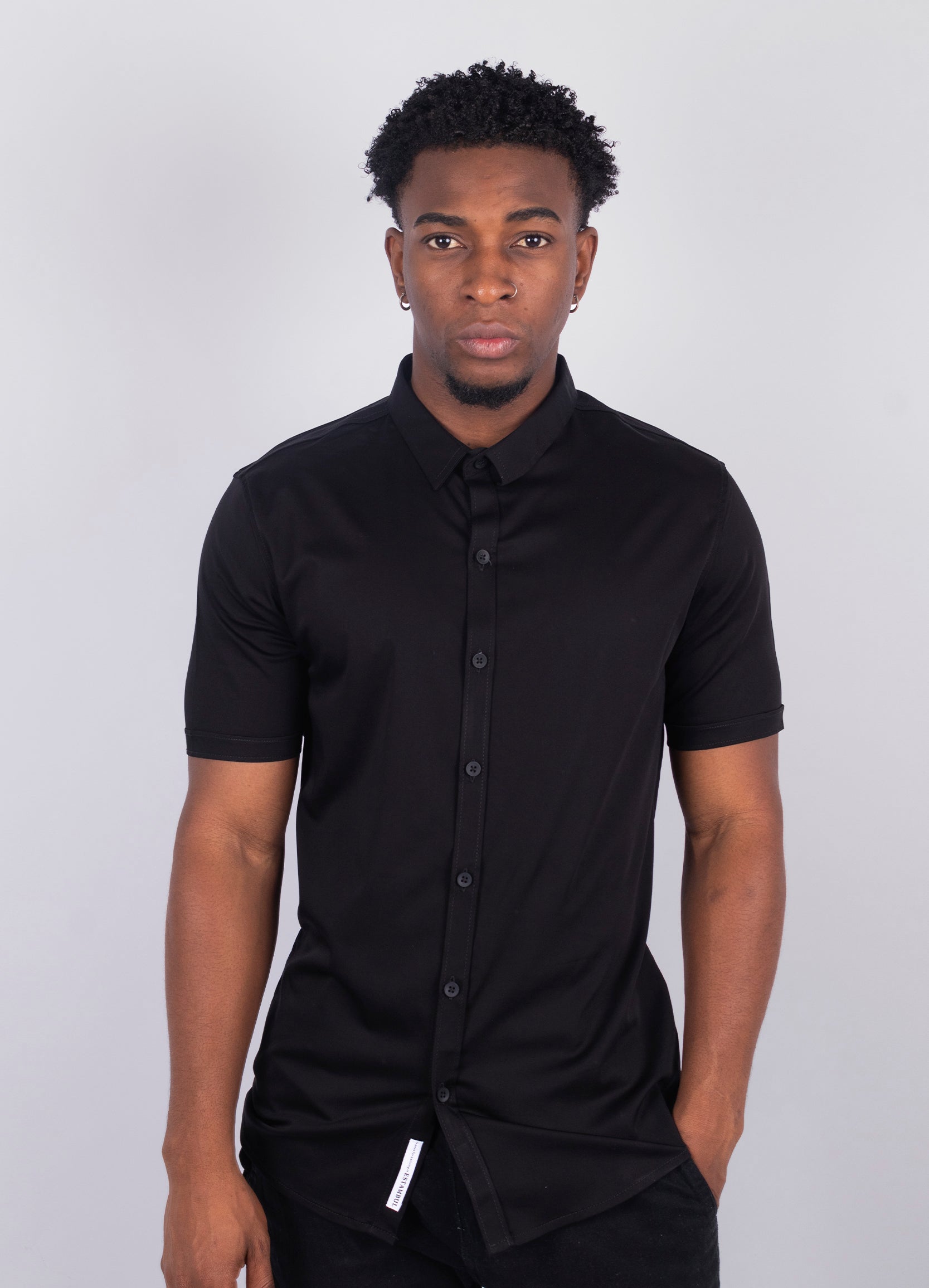 Camisa hombre cuello alto Negra