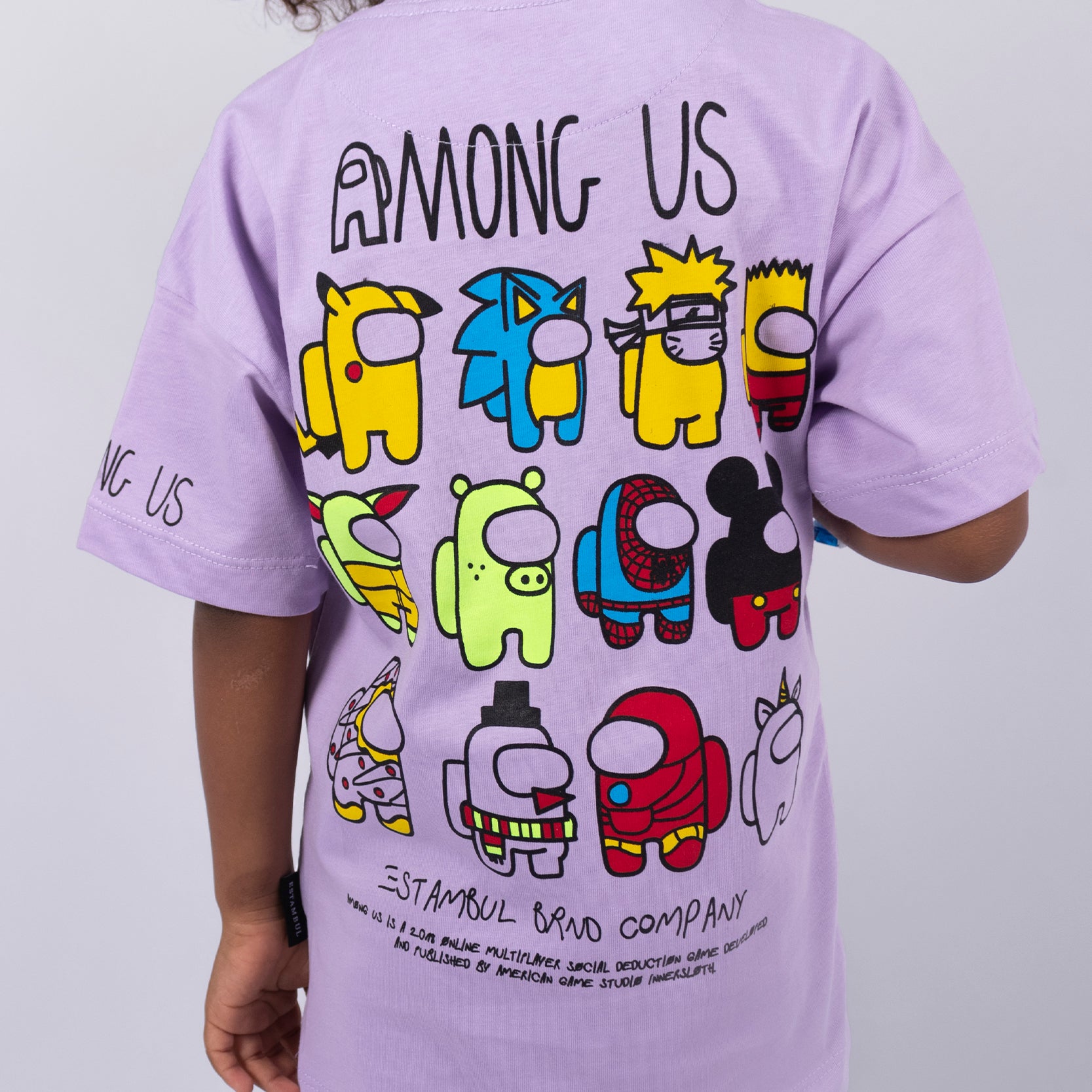 Oversize niño Among