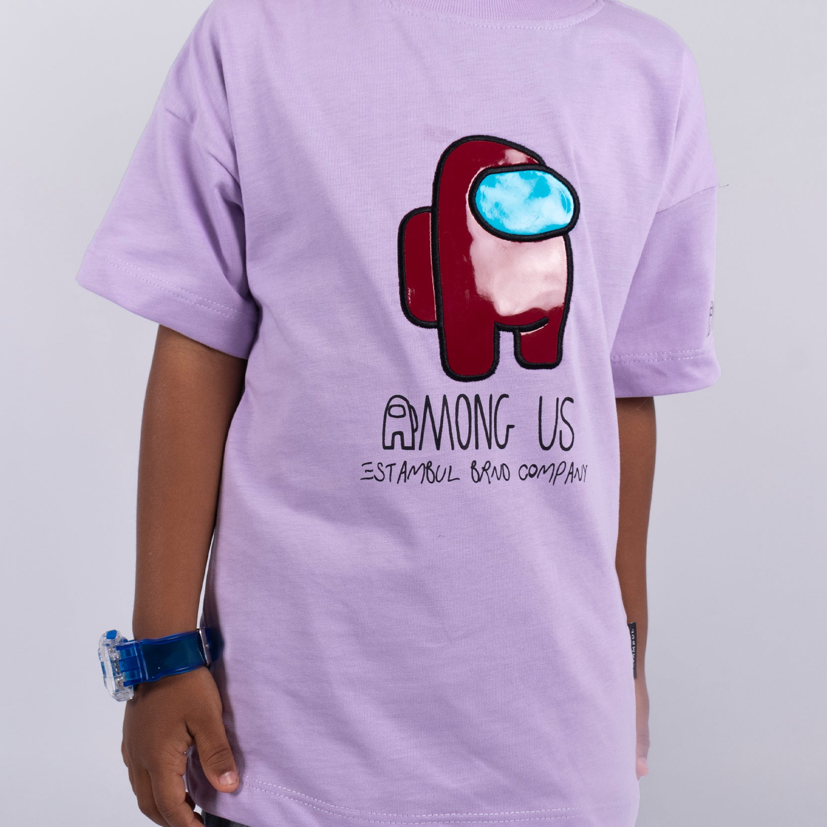 Oversize niño Among