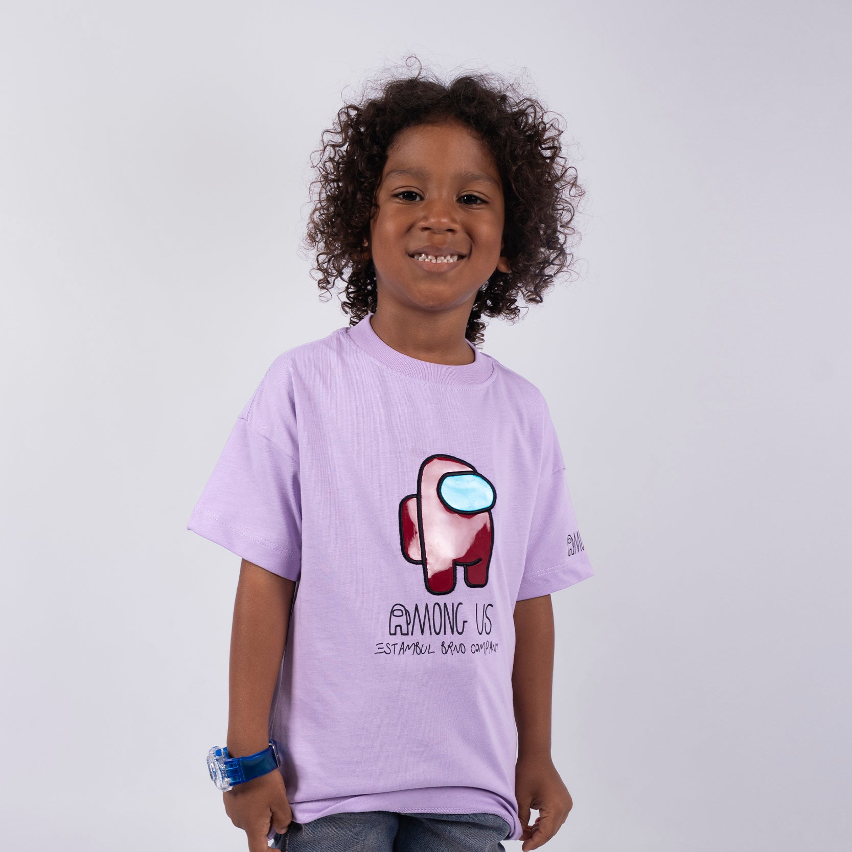 Oversize niño Among