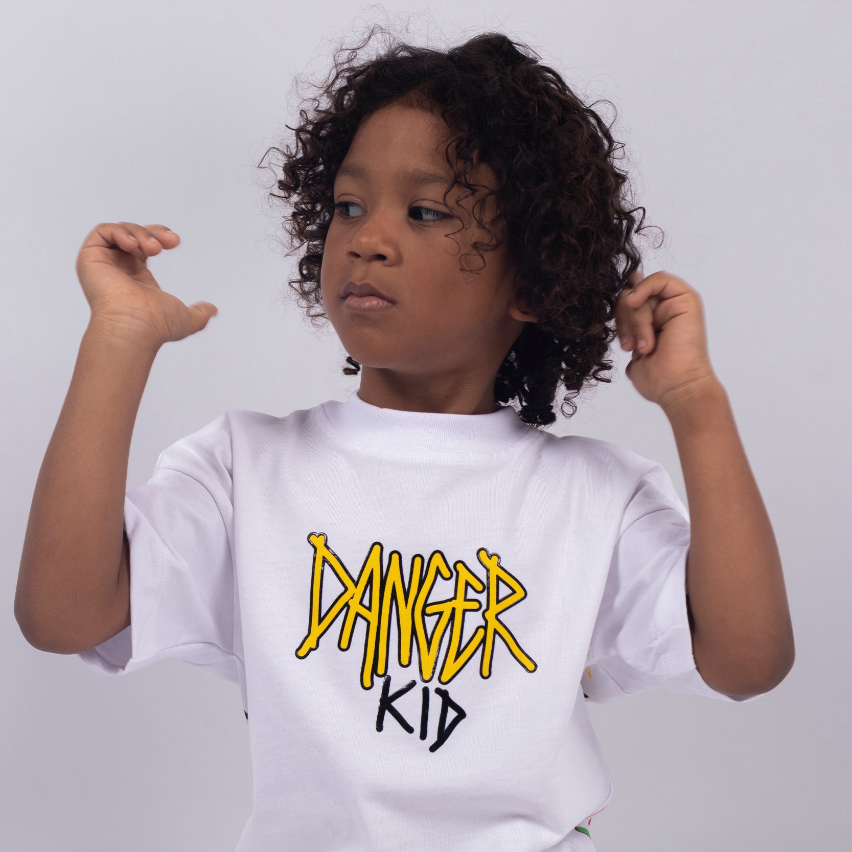 Oversize niño Danger