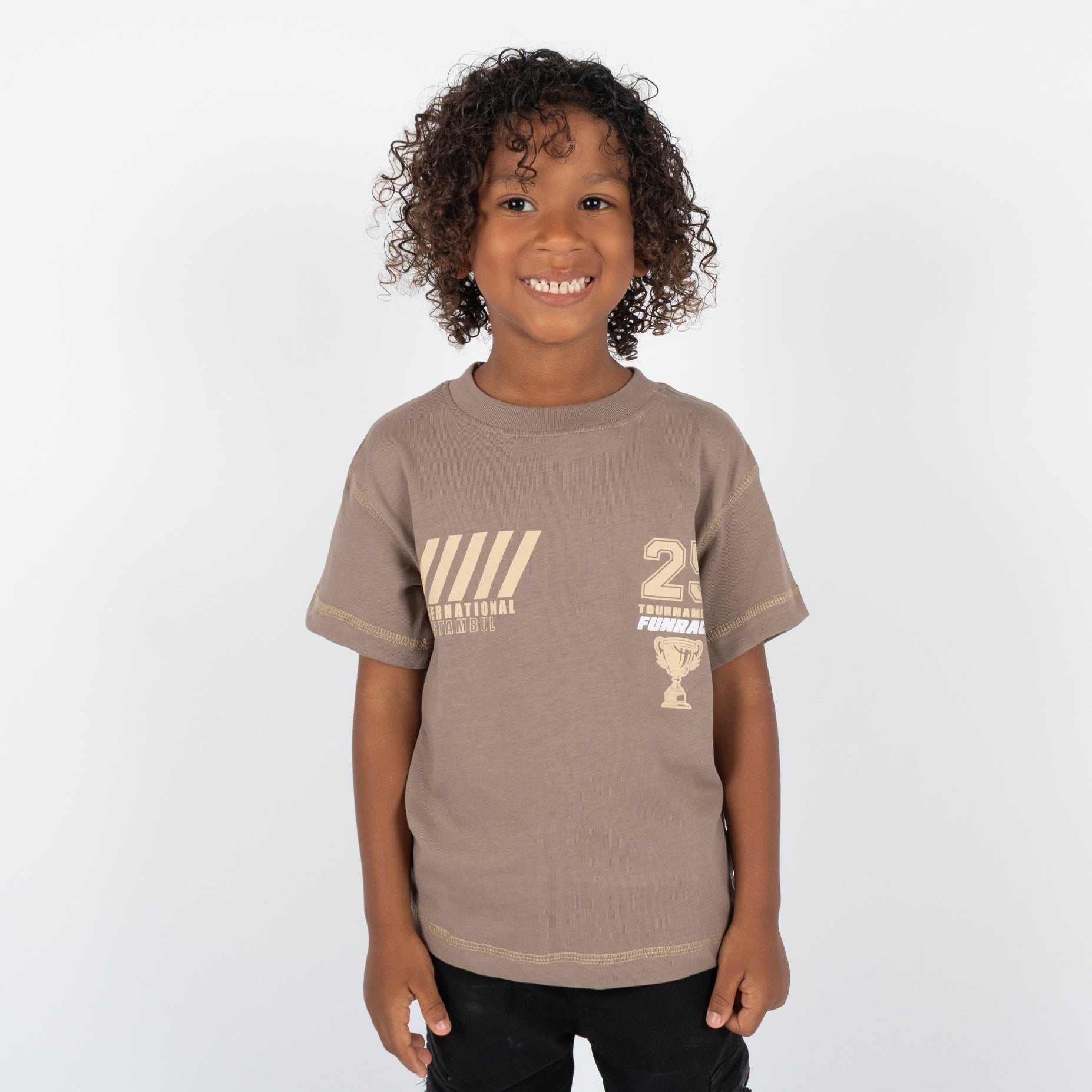 Oversize niño International Estambul