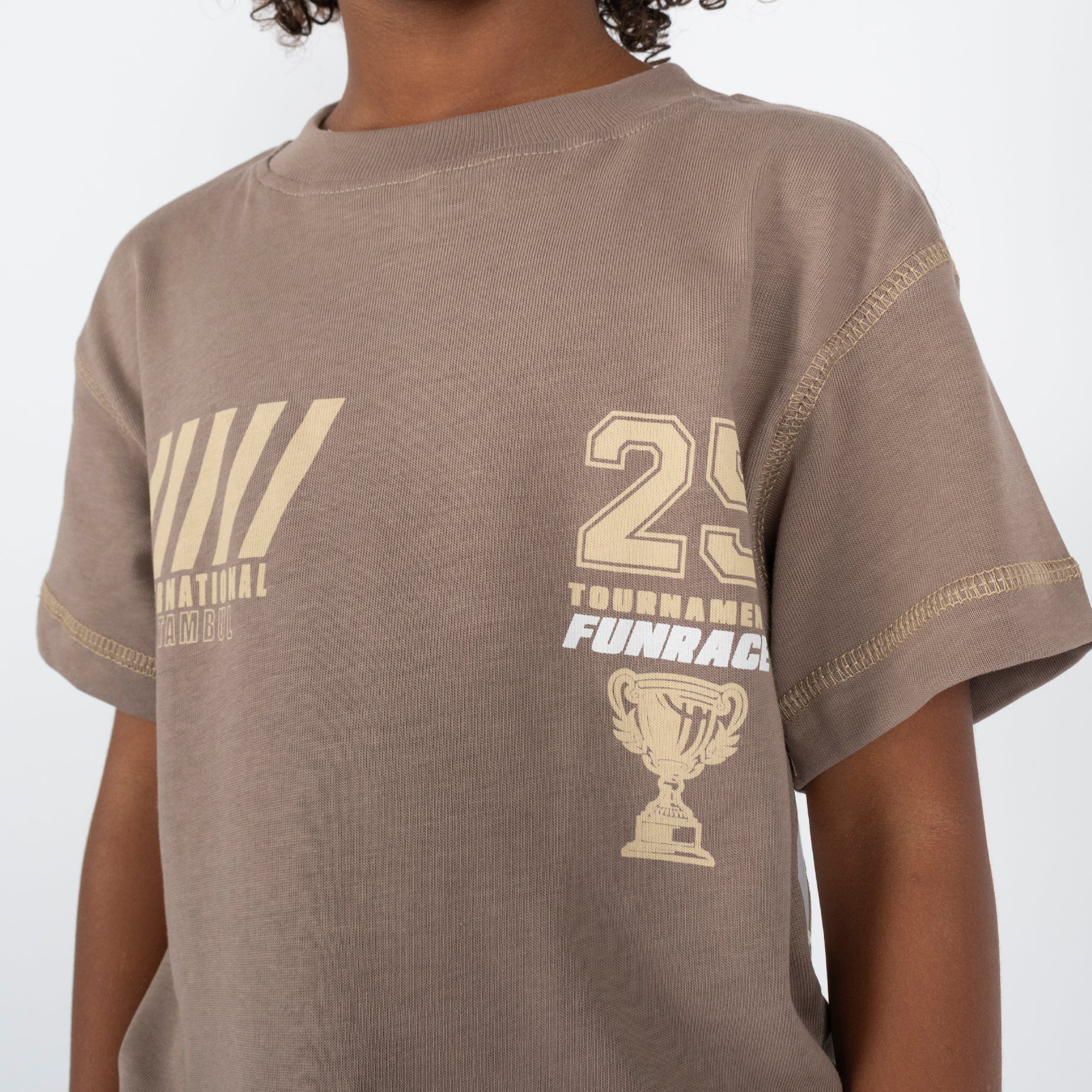 Oversize niño International Estambul