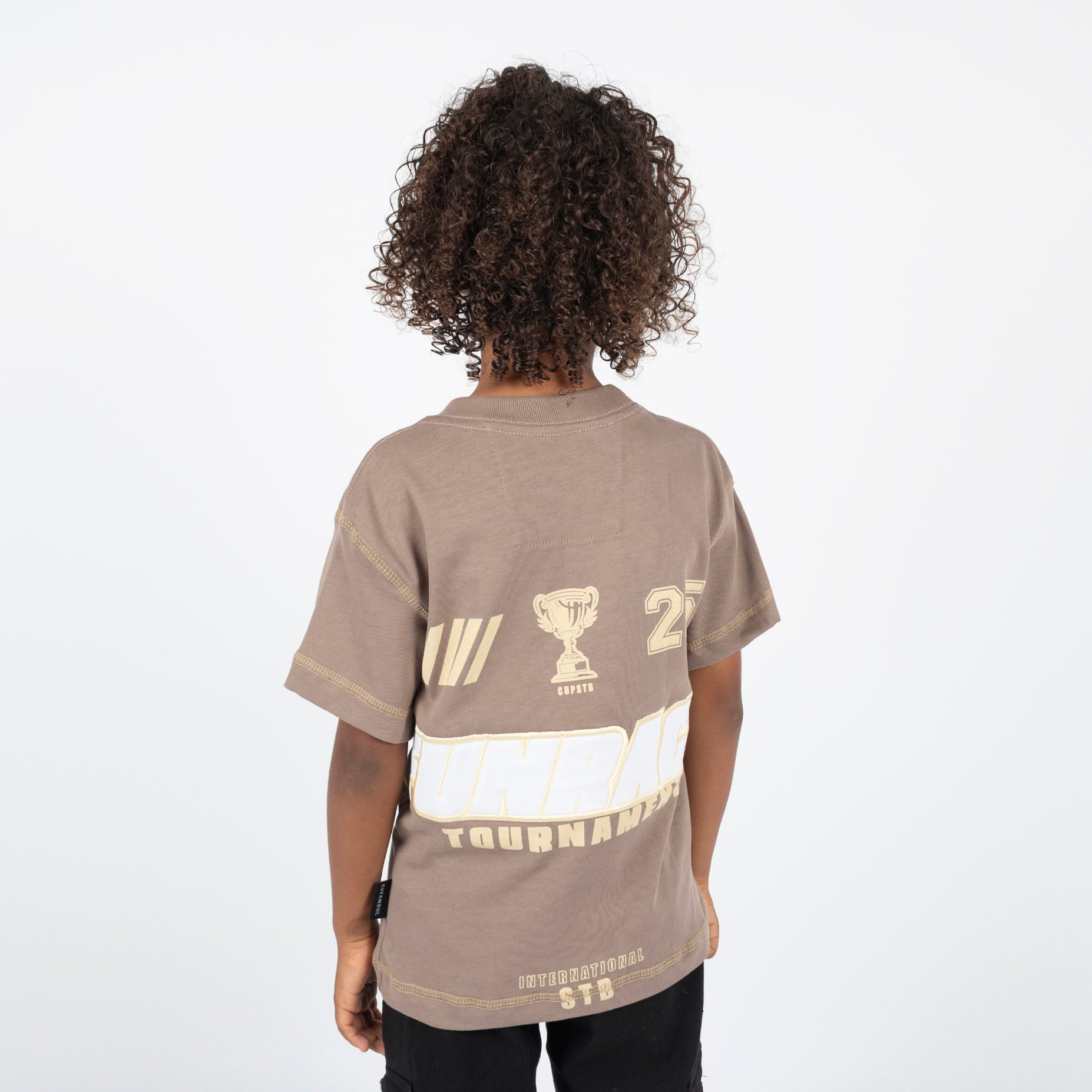 Oversize niño International Estambul