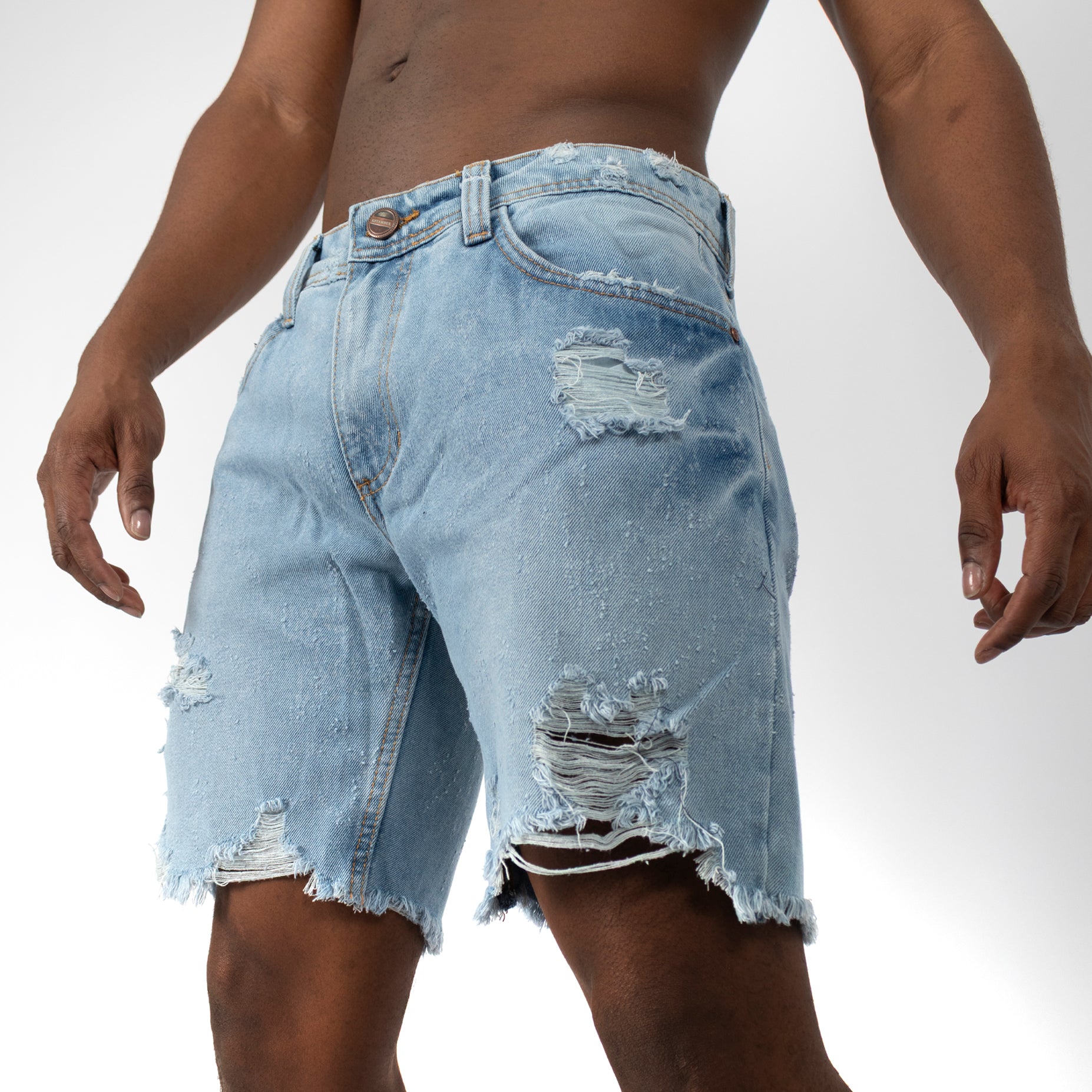 Bermuda hombre con rotos