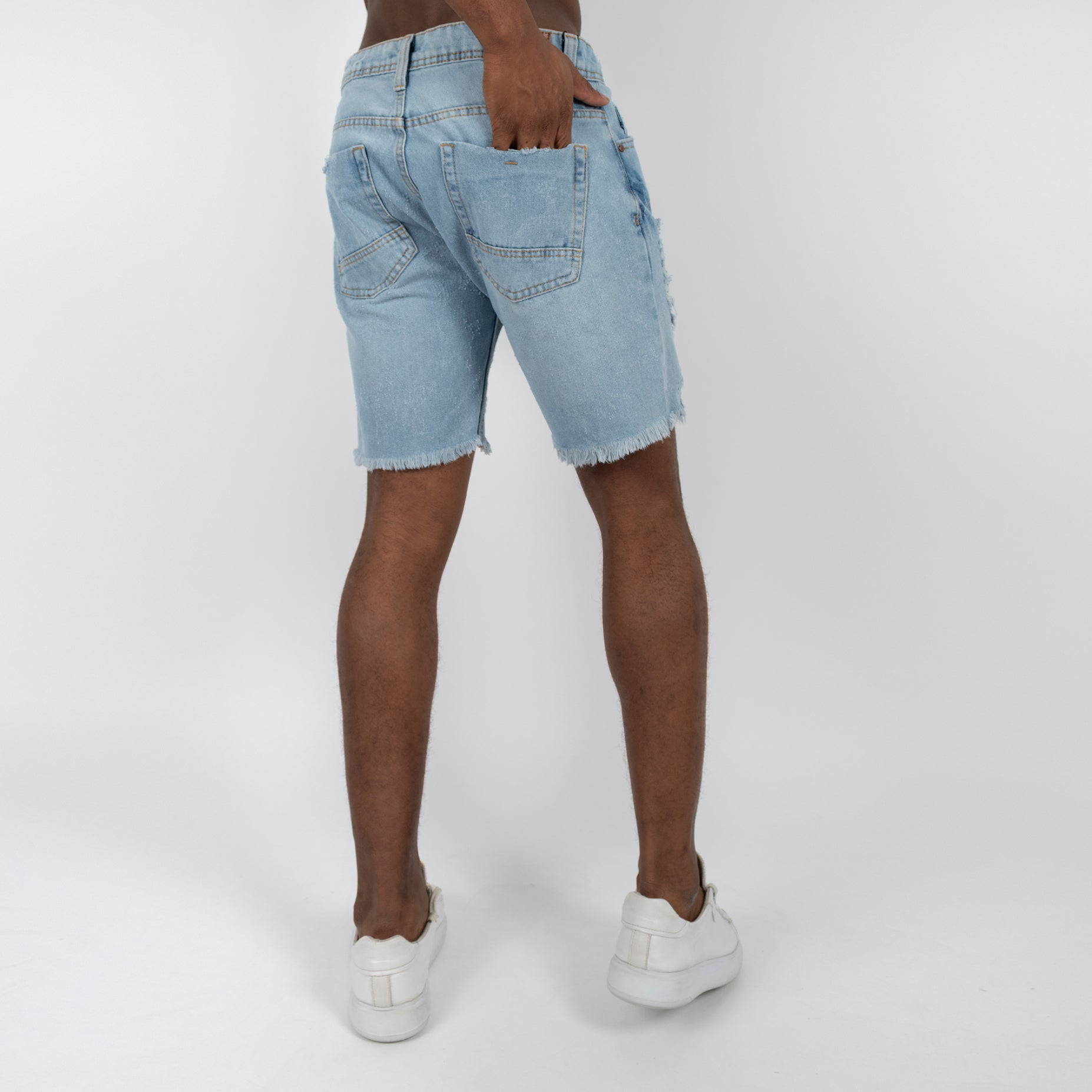 Bermuda hombre con rotos