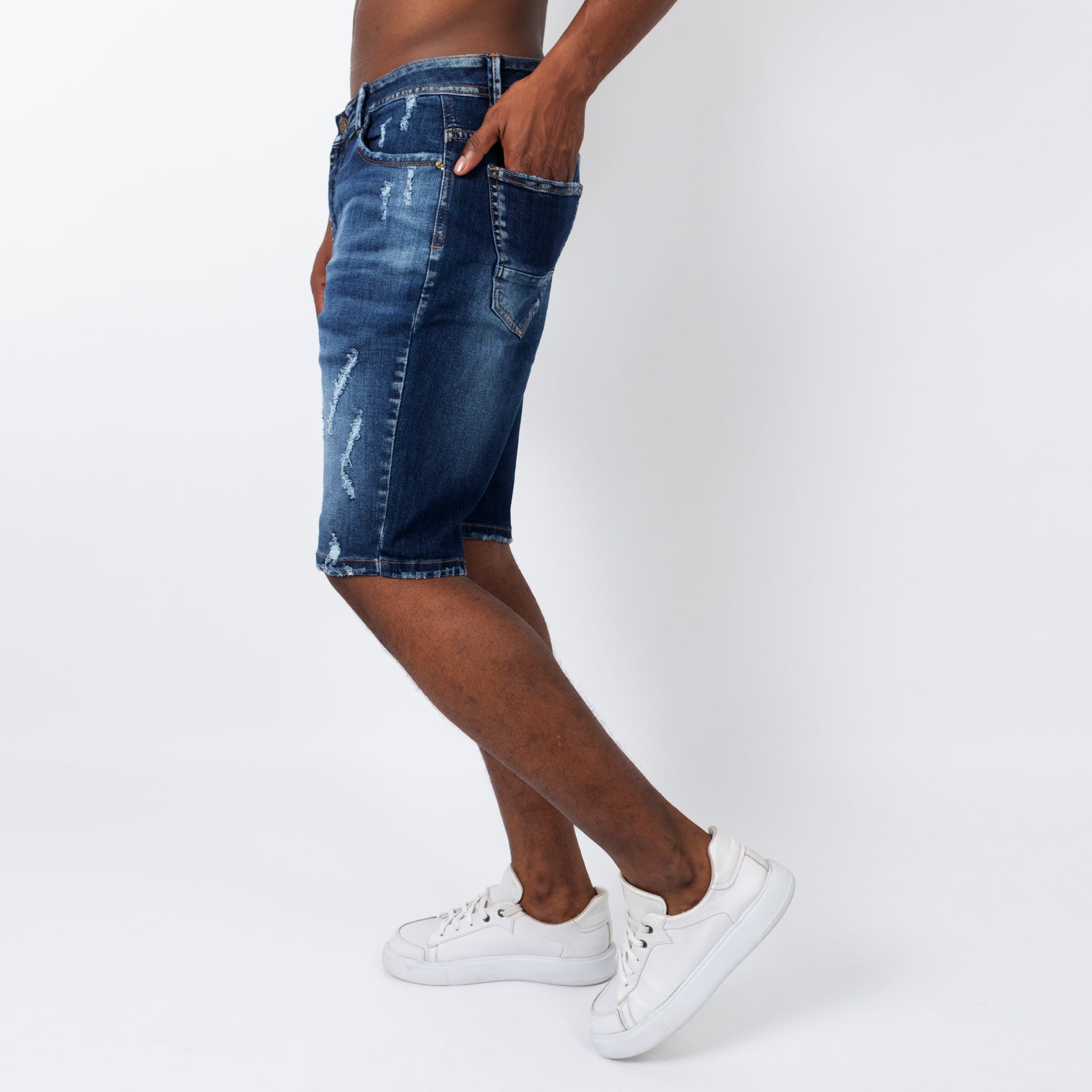 Bermuda hombre azul con degaste