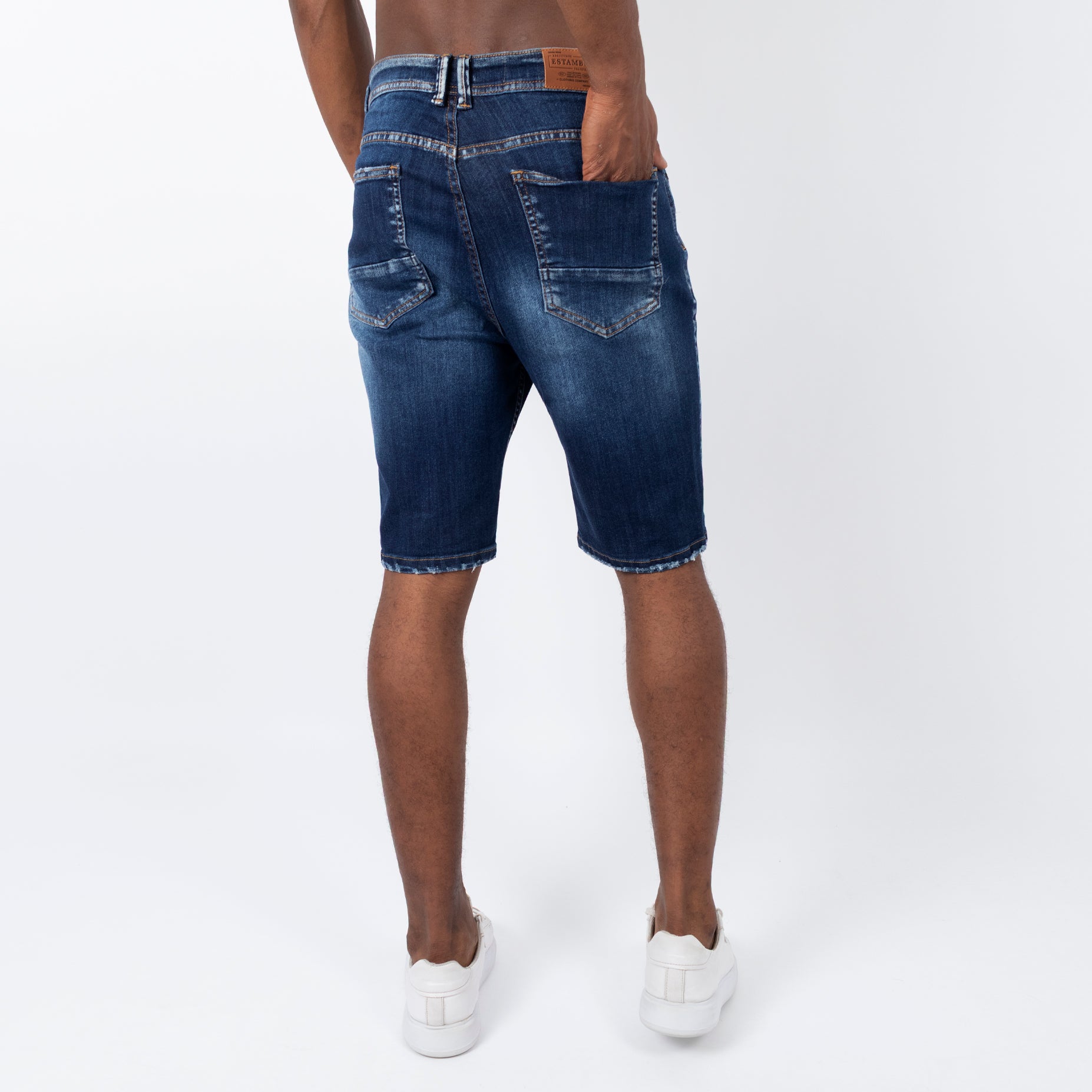 Bermuda hombre azul con degaste