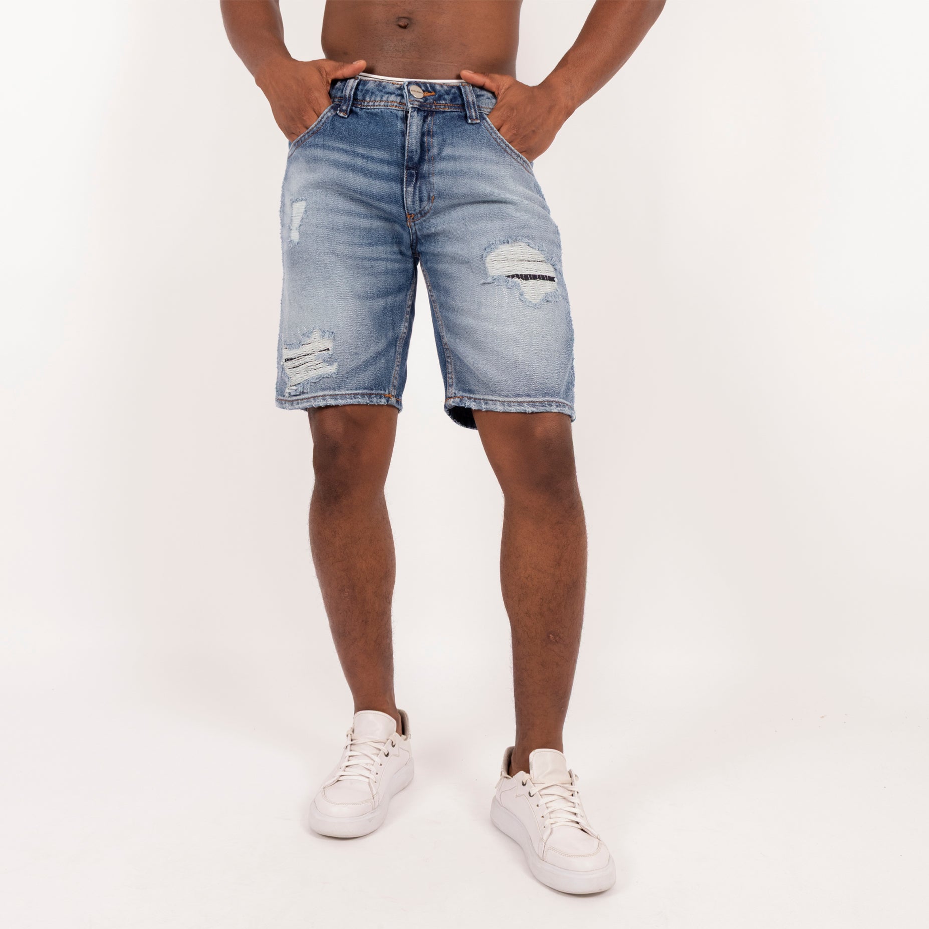 Bermuda hombre con desgaste