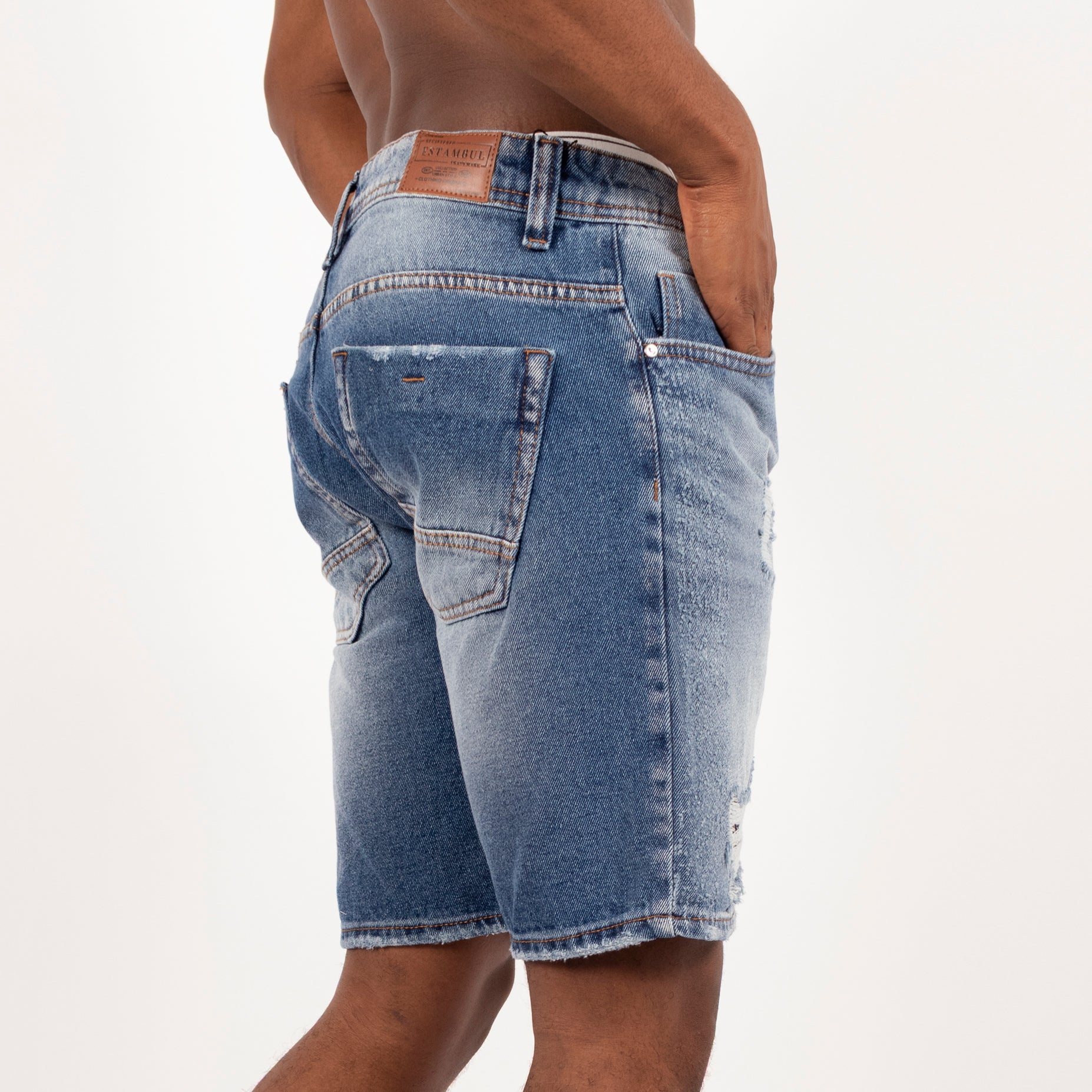 Bermuda hombre con desgaste