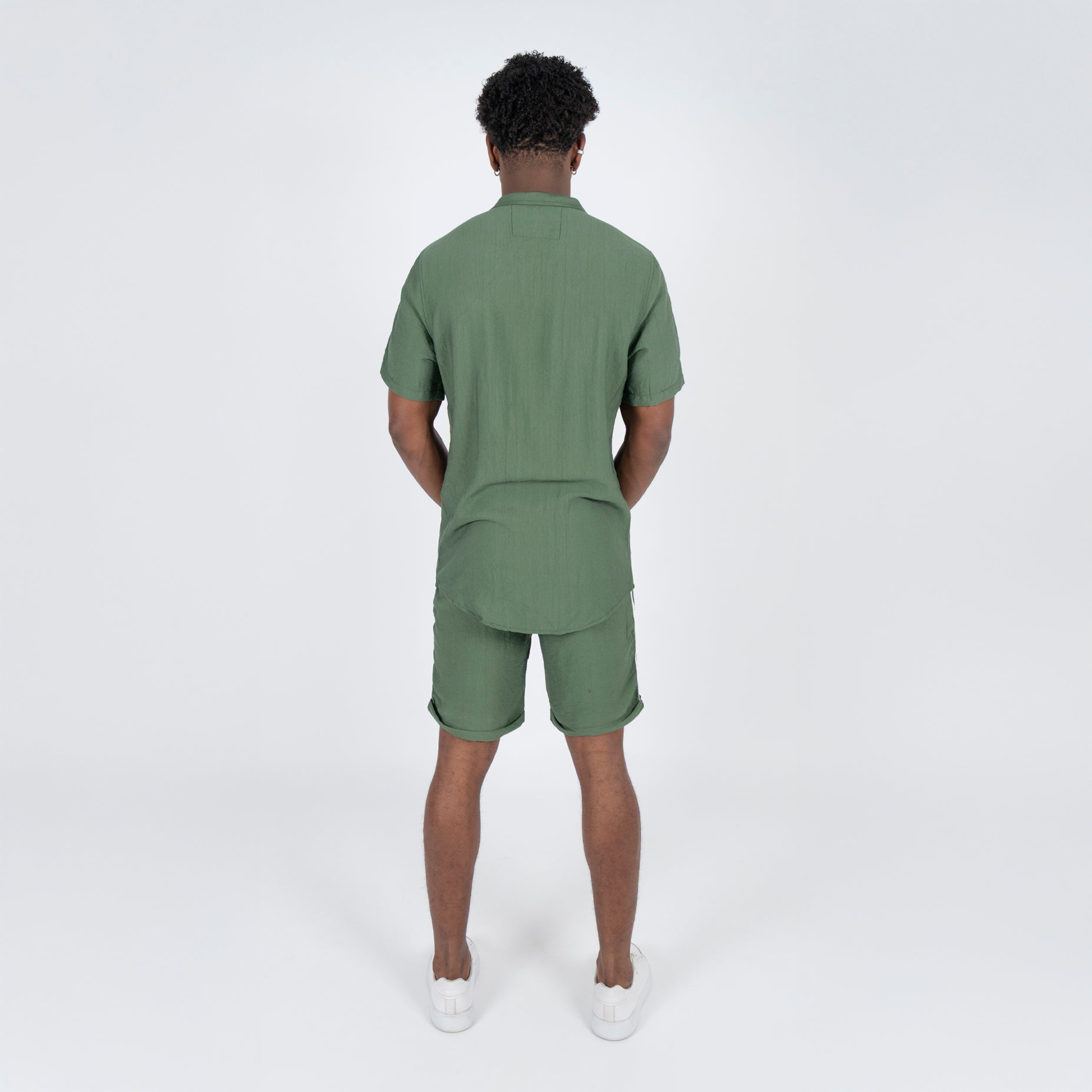 Conjunto hombre lineas verde