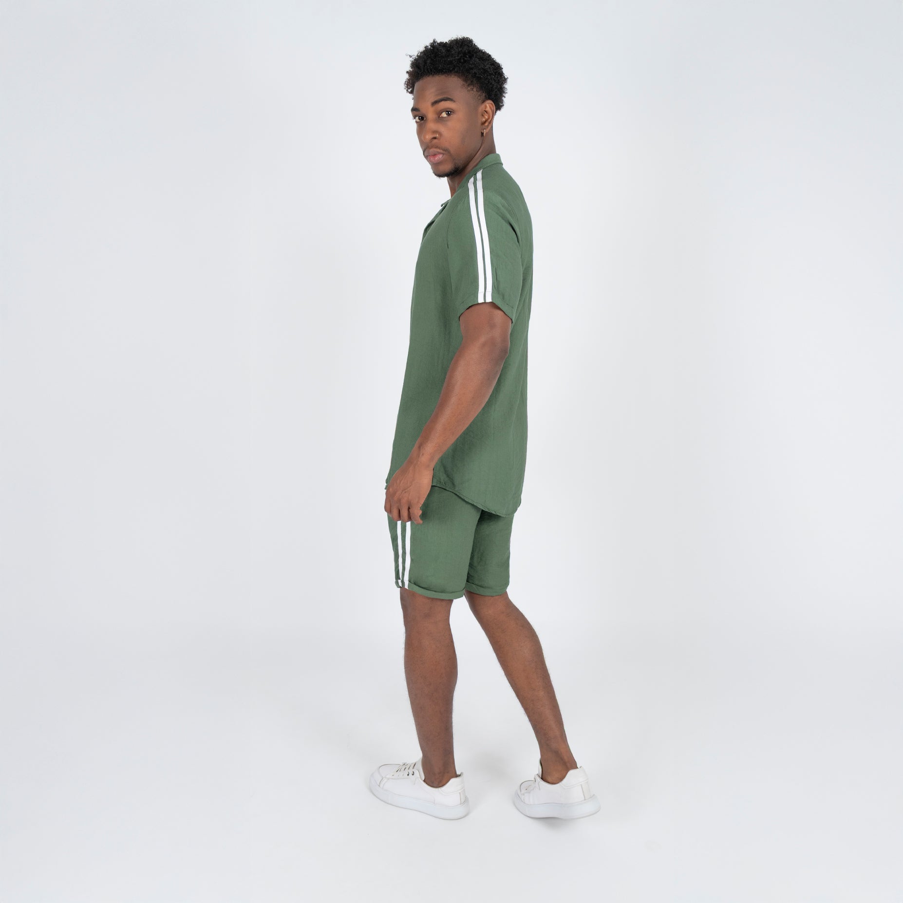 Conjunto hombre lineas verde