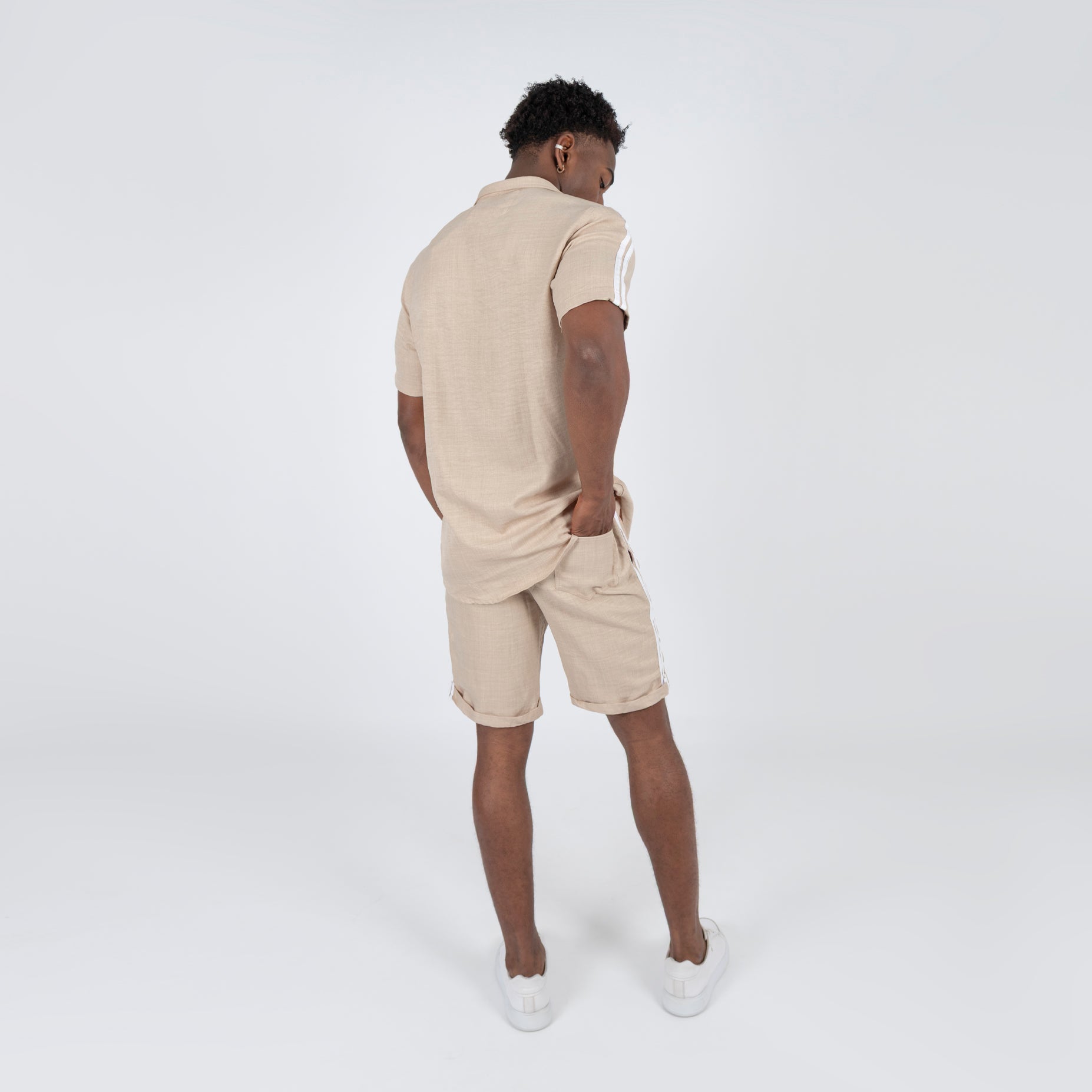 Conjunto hombre lineas taupe