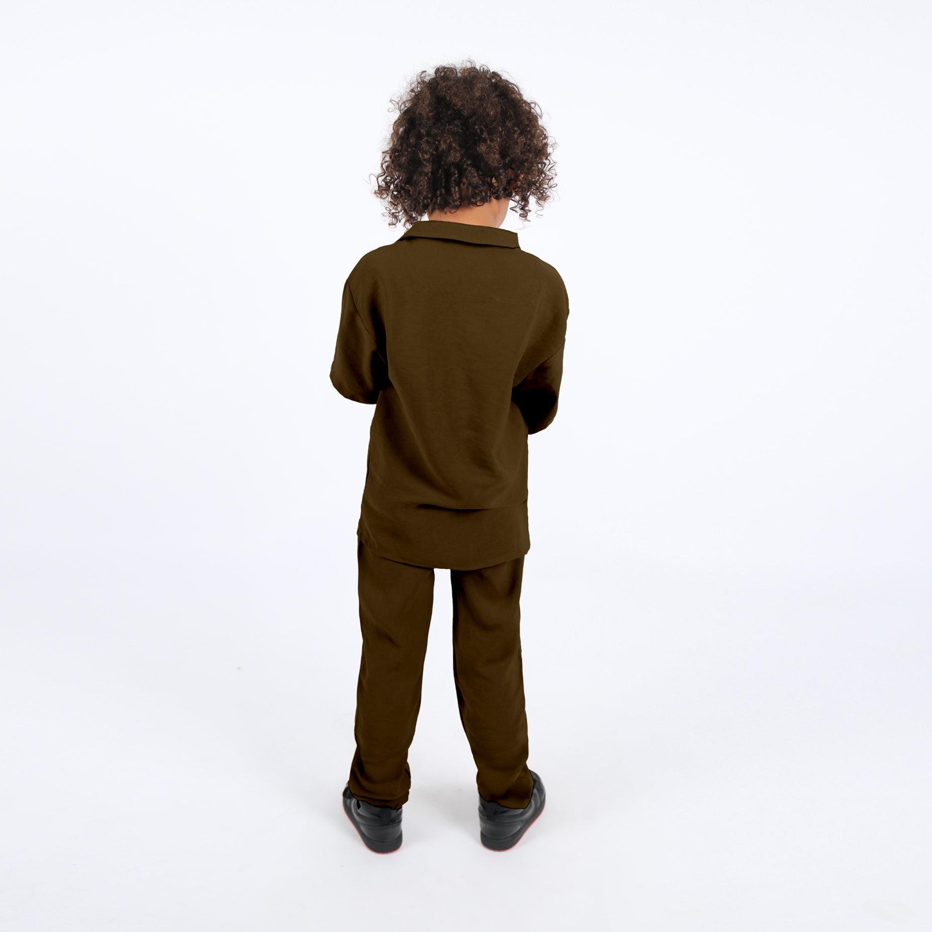 Conjunto niño camisa cuello chocolate