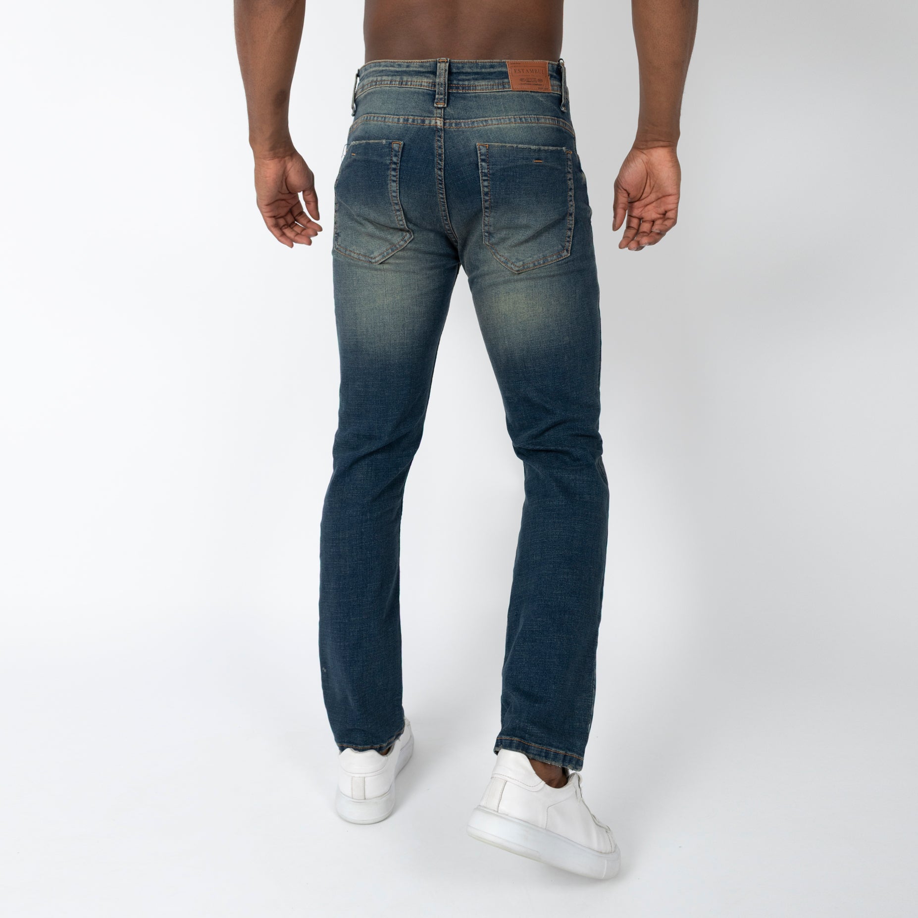 Jean hombre recto con rotos