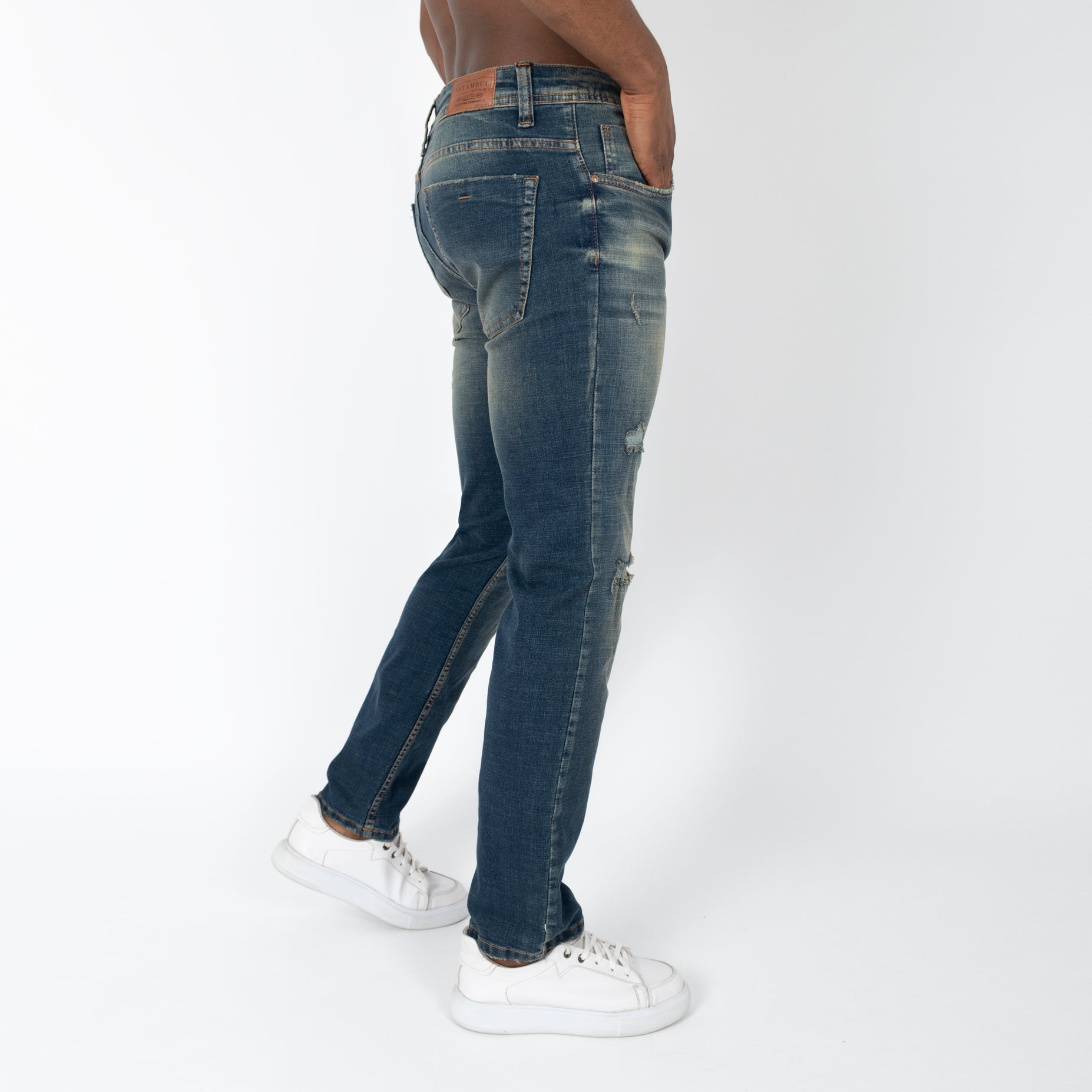 Jean hombre recto con rotos