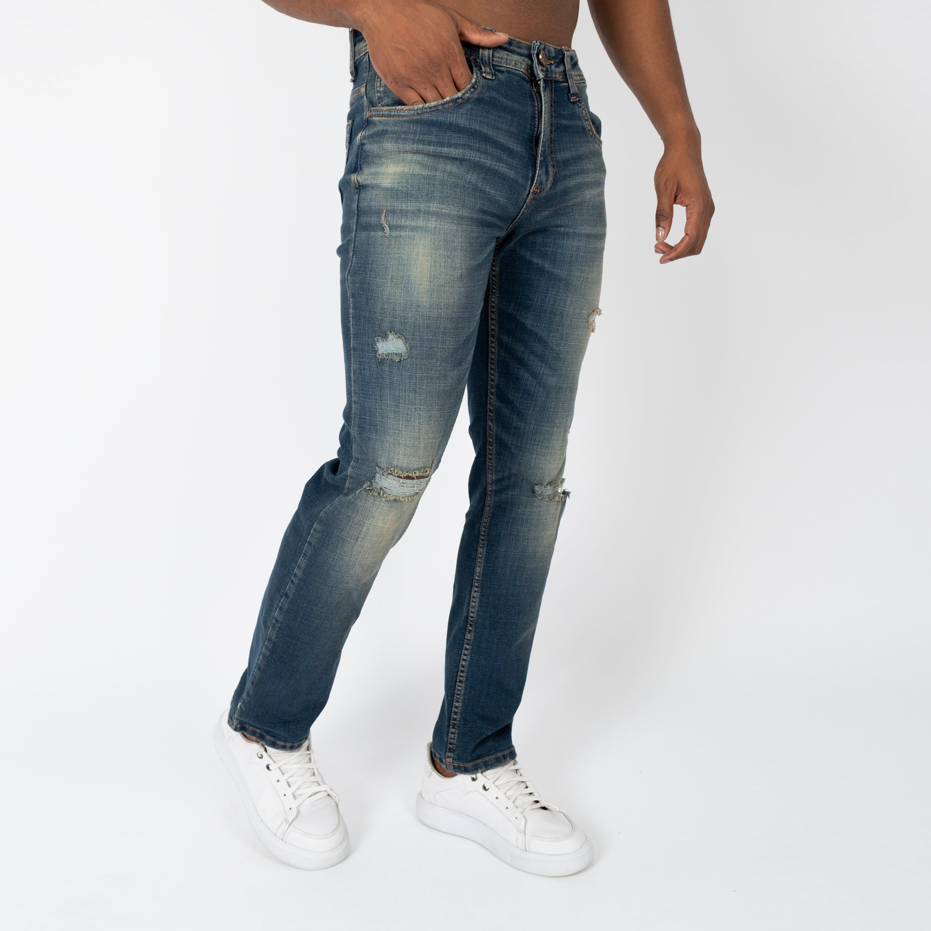 Jean hombre recto con rotos