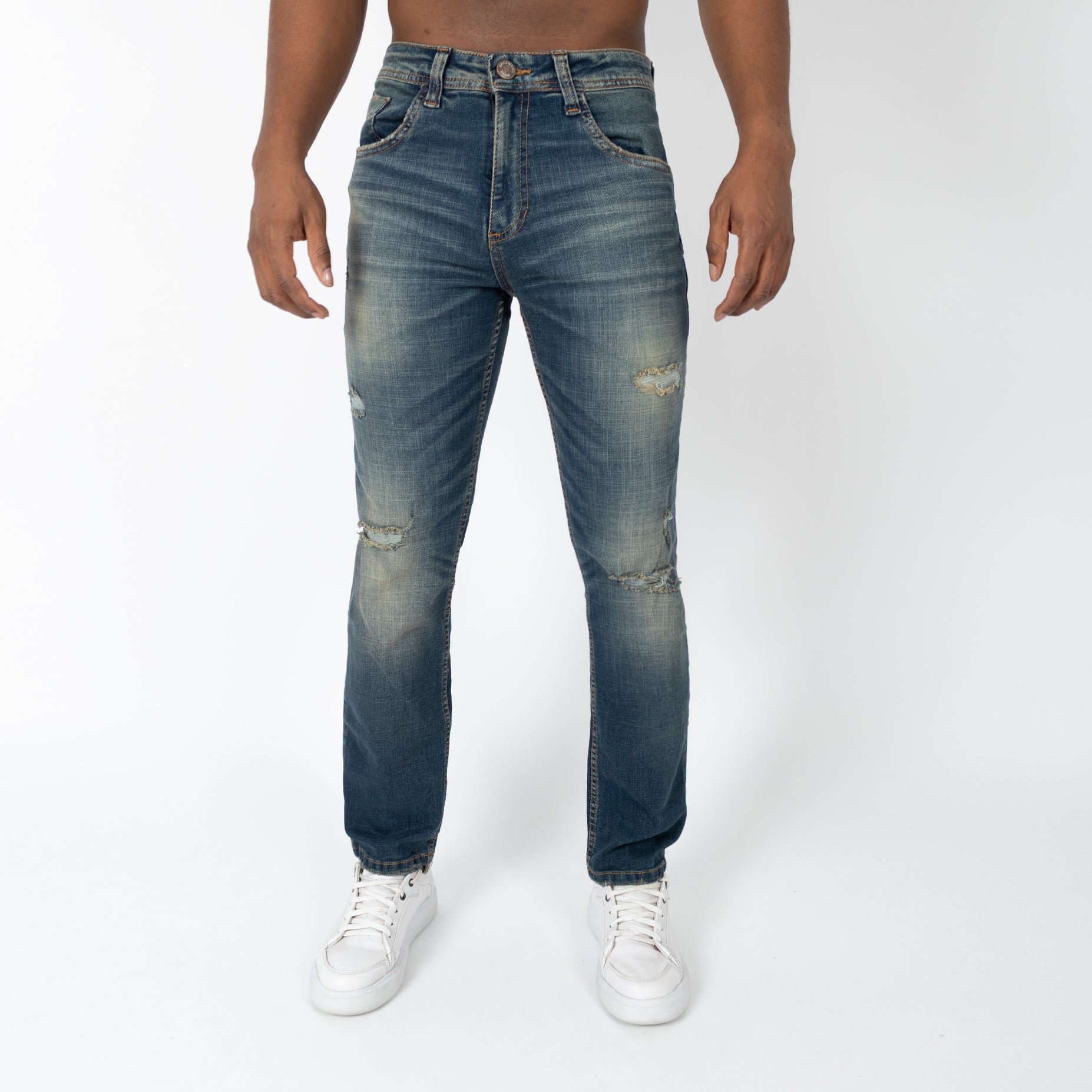 Jean hombre recto con rotos