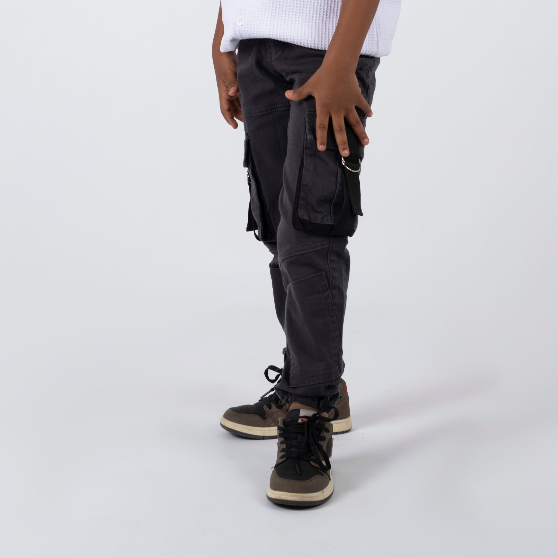 Jogger niño cargo gris oscuro