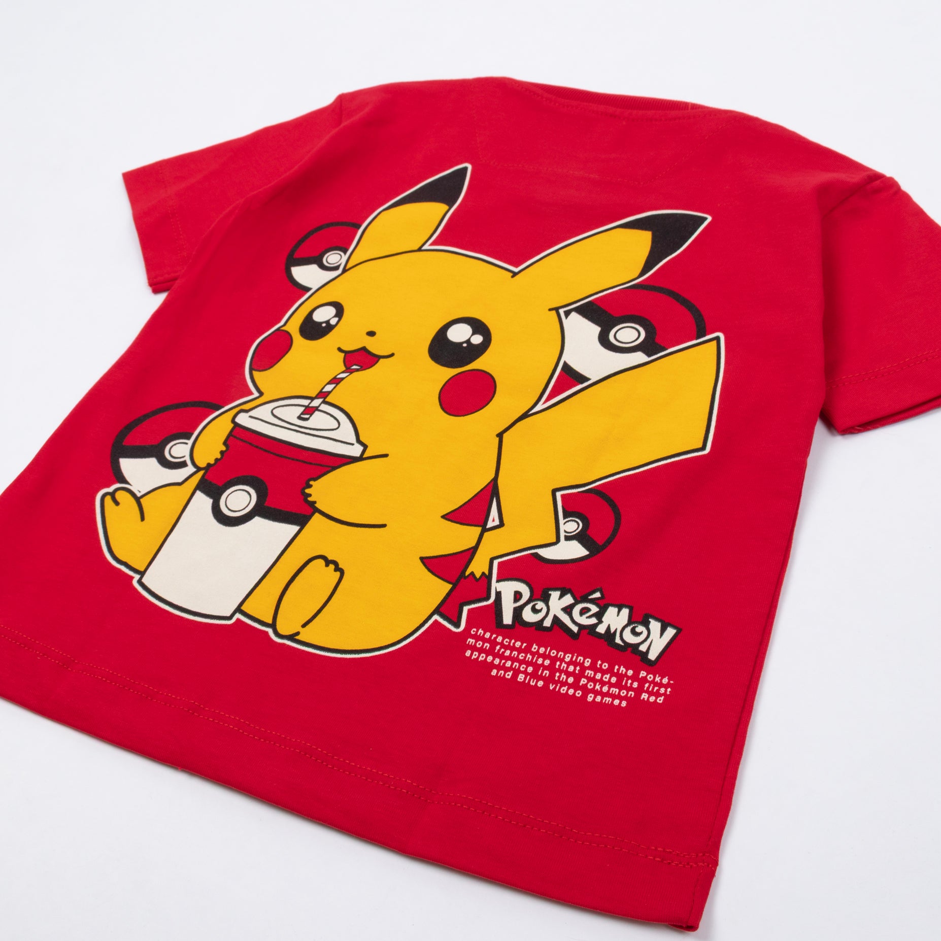 Oversize niño Pikachu