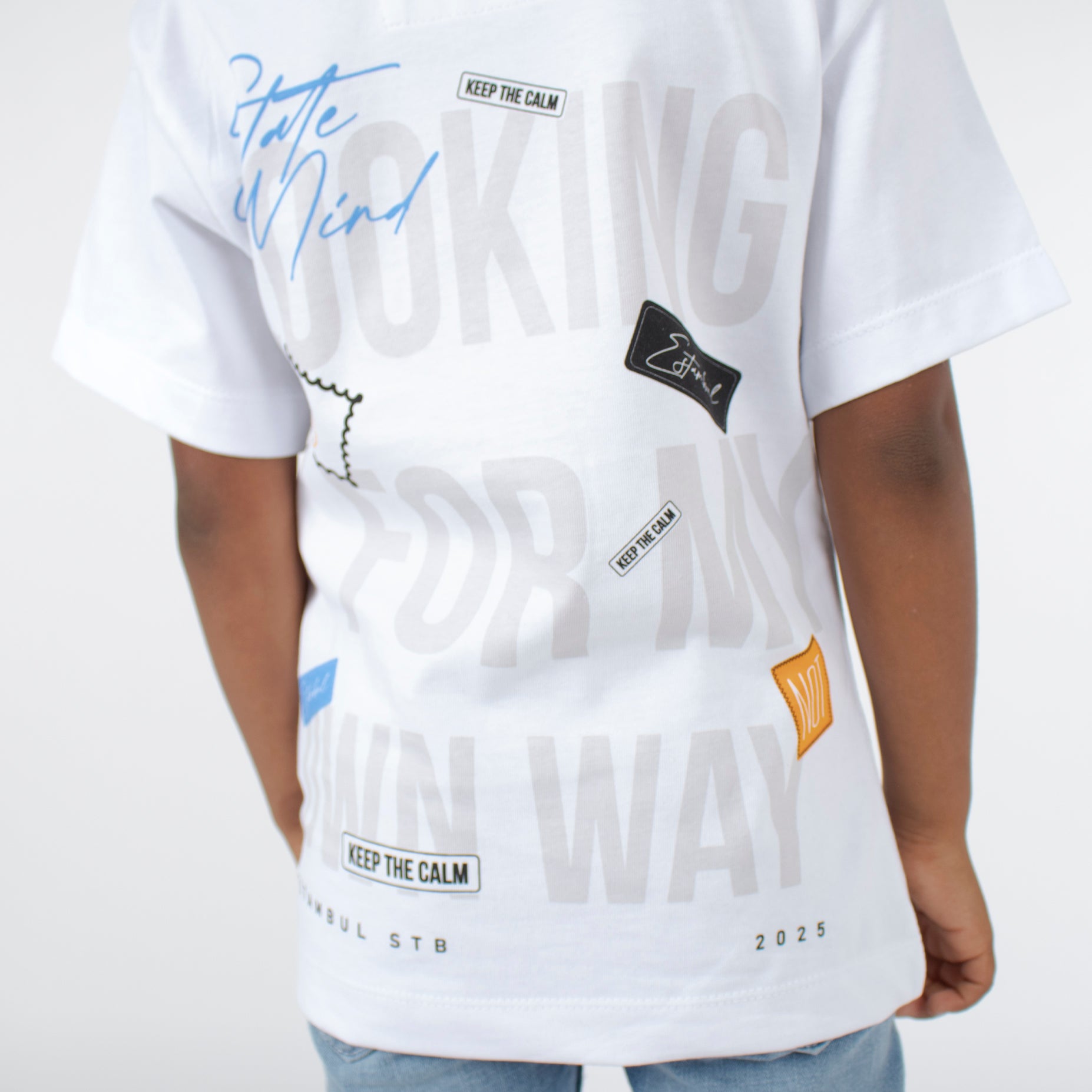 Oversize niño Looking