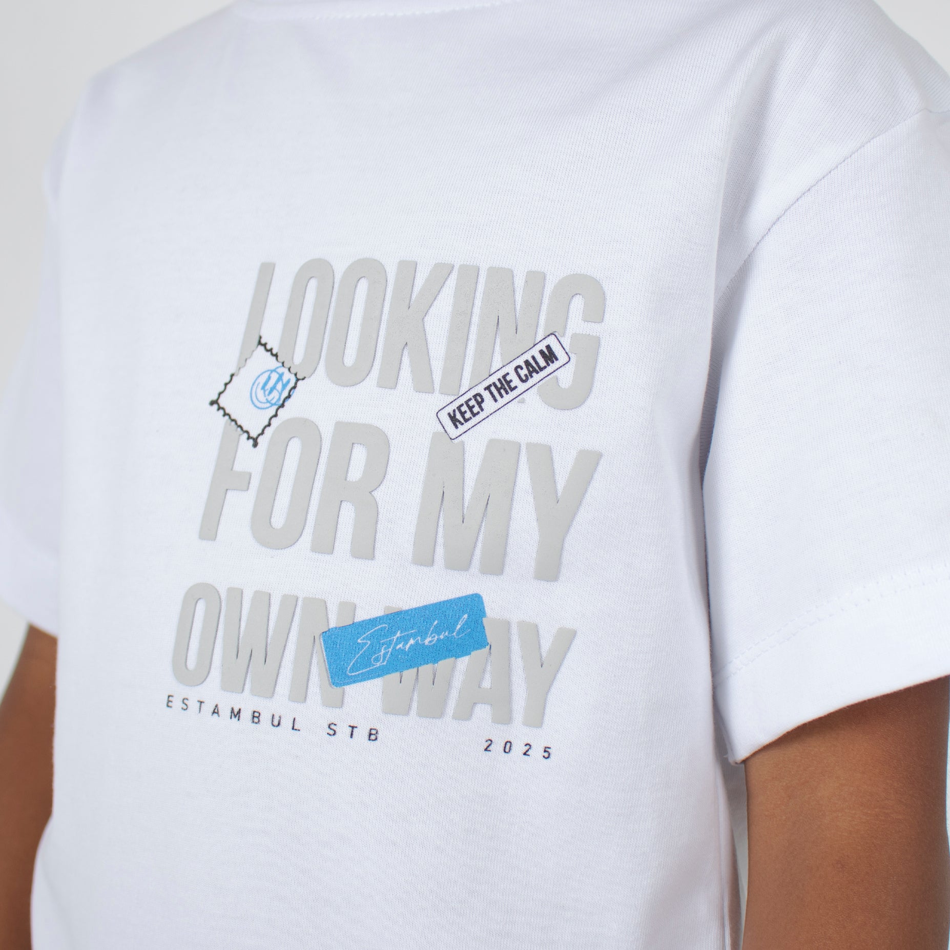 Oversize niño Looking