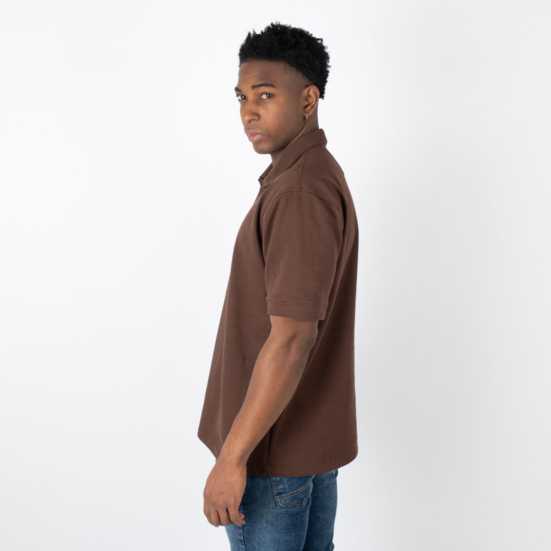 Polo hombre textura cuello cafe