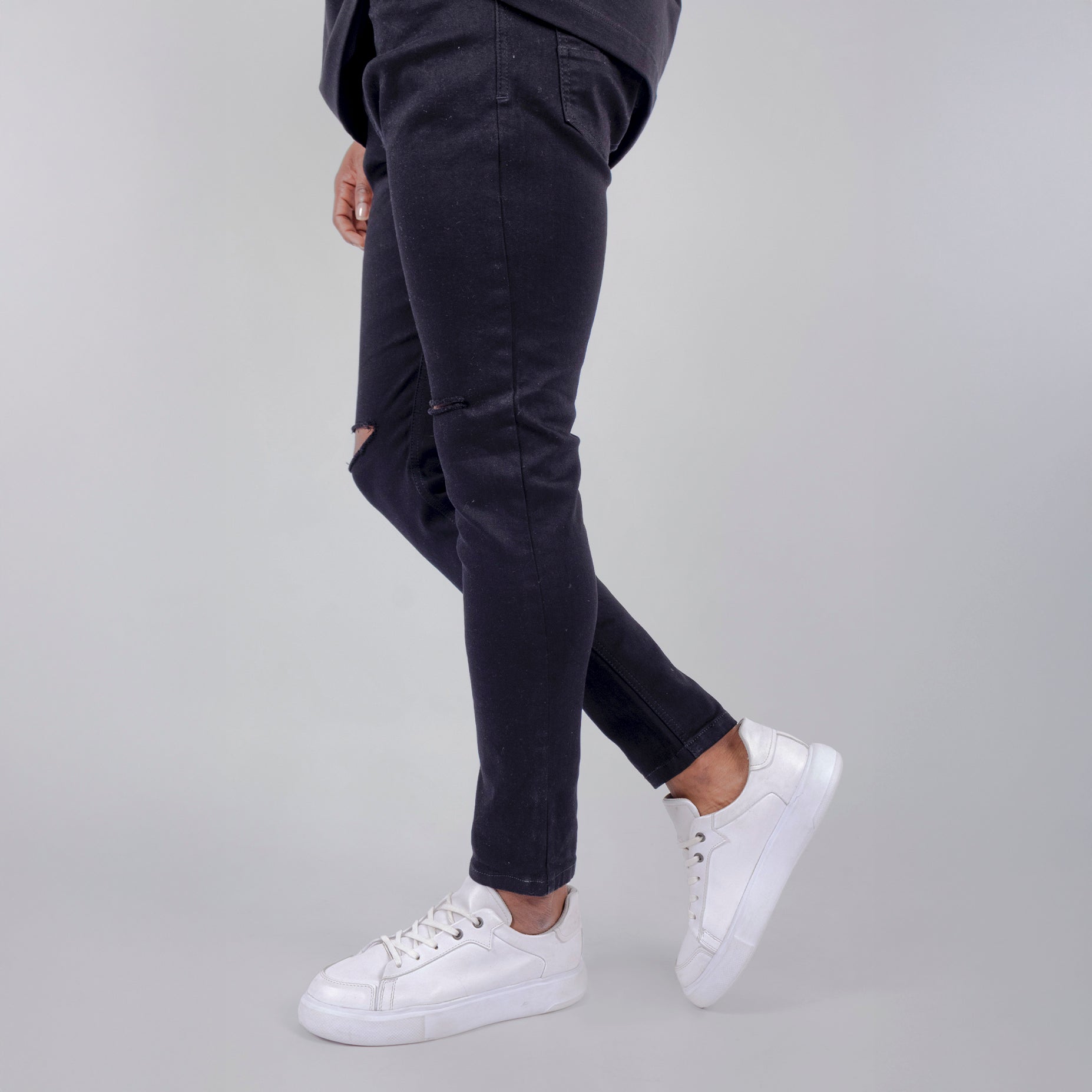 Jean hombre skinny negro roto rodilla