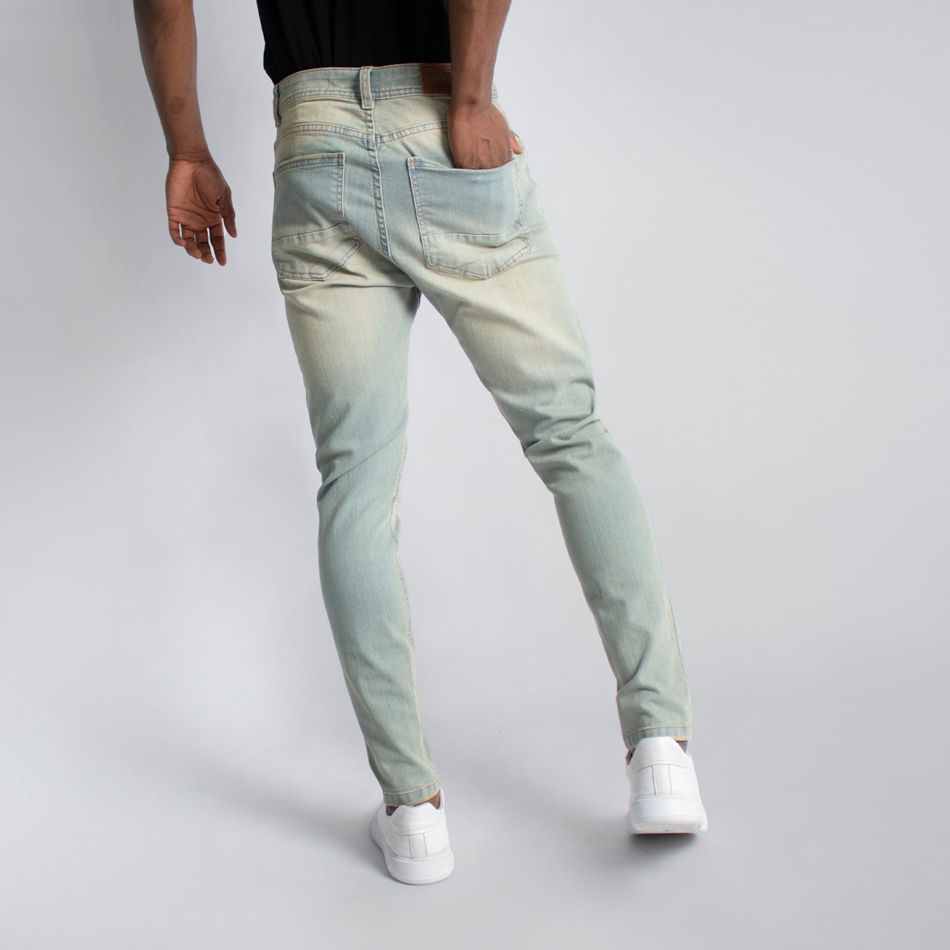 Jean hombre azul procesado