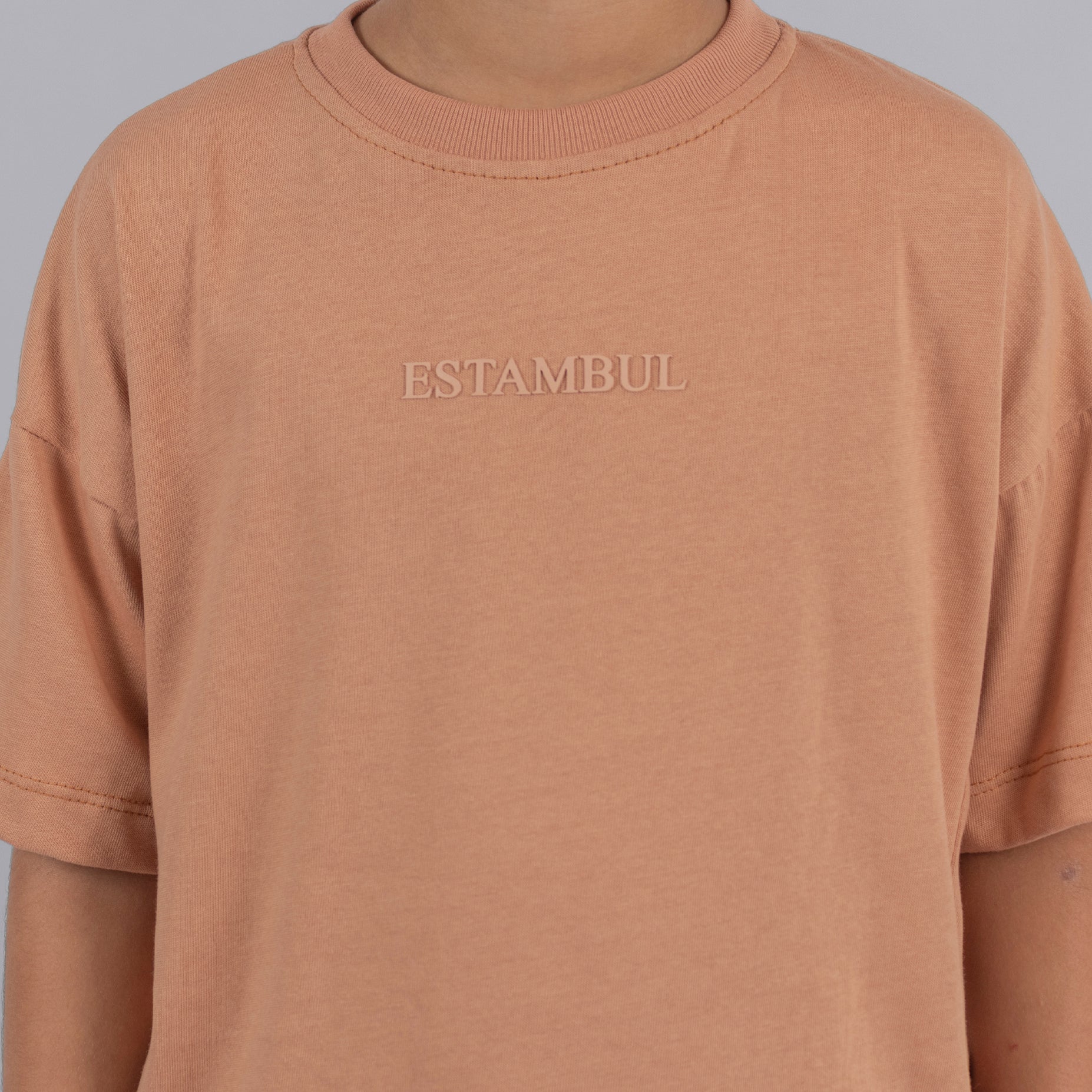 Oversize niño basica camel fuerte