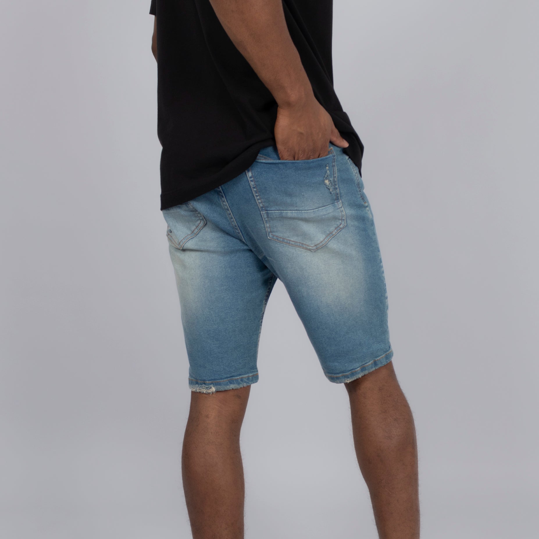 Bermuda hombre azul medio