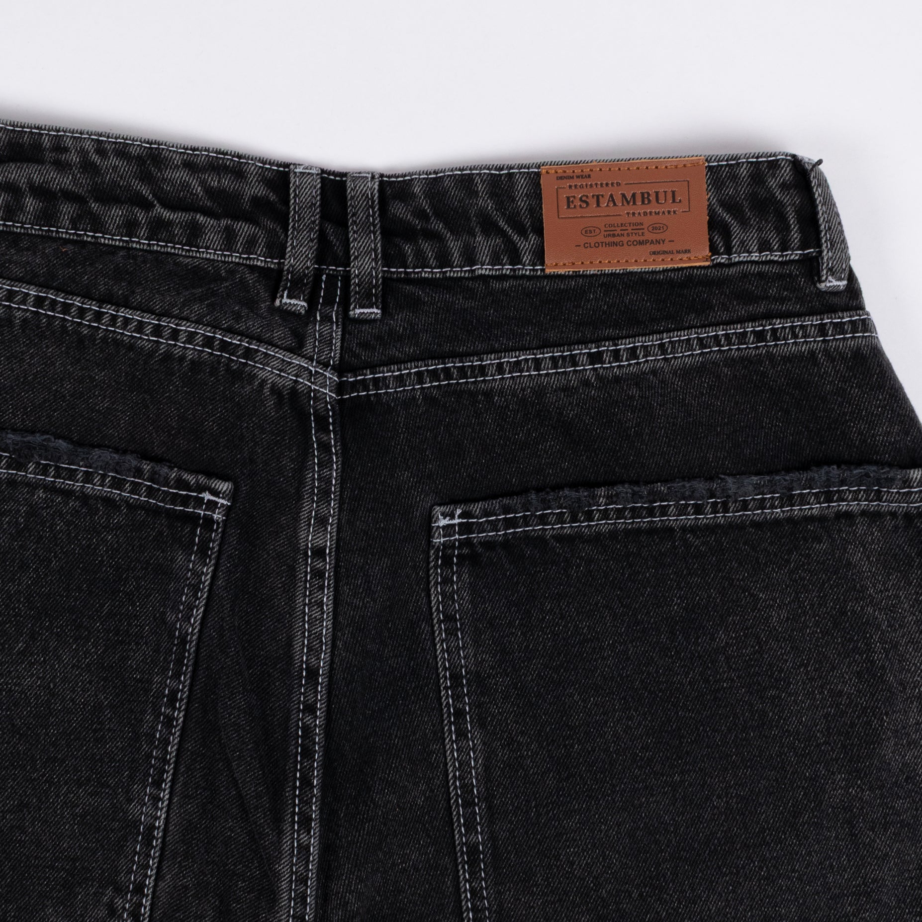 Bermuda hombre cargo oscura